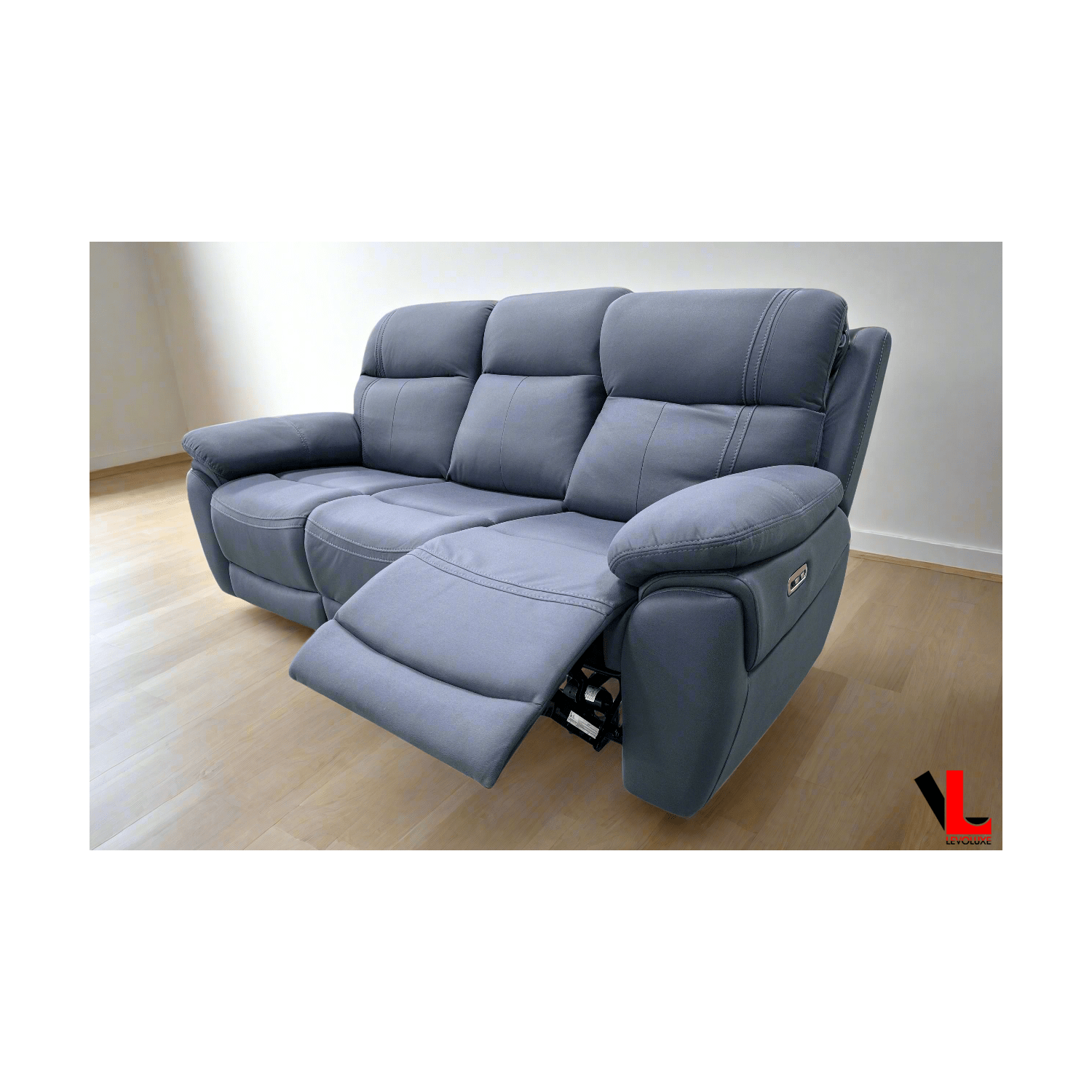 Sofa inclinable électrique à 3 places Regent de 83&nbsp;po Jaxxon Blue de Levoluxe avec appuie-tête électriques