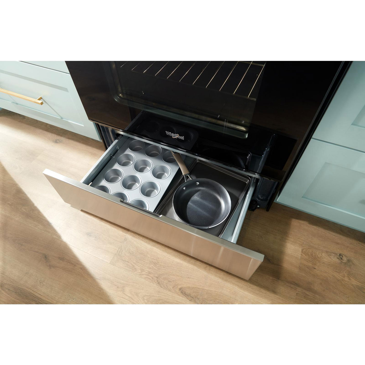 Cuisinière au gaz autonome 30 po avec 5 brûleurs, ventilateur à convection, friture à air chaud et four de 5 pi³ de Whirlpool - Noir