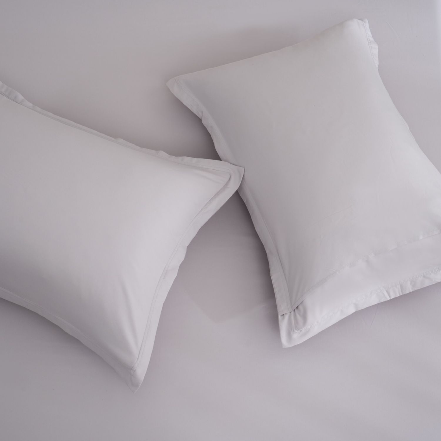 Ocean Fine Bedding Duvet Set; Queen Plus, 300 TC, Soft, Breathable and Eco-Conscious, Silver