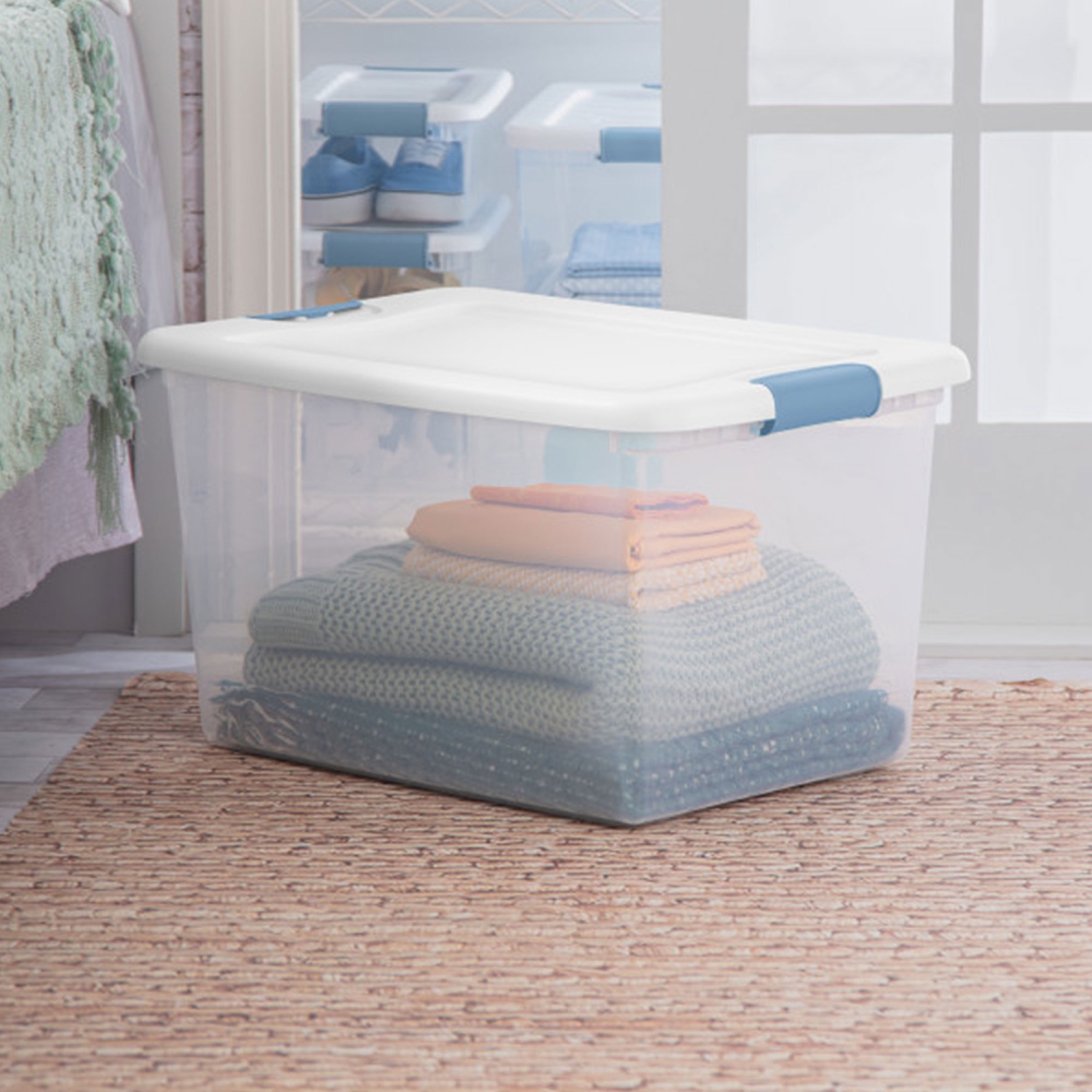 Sterilite 64&nbsp;Qt – Bac de rangement empilable en plastique transparent avec couvercle à loquet blanc, paq./18