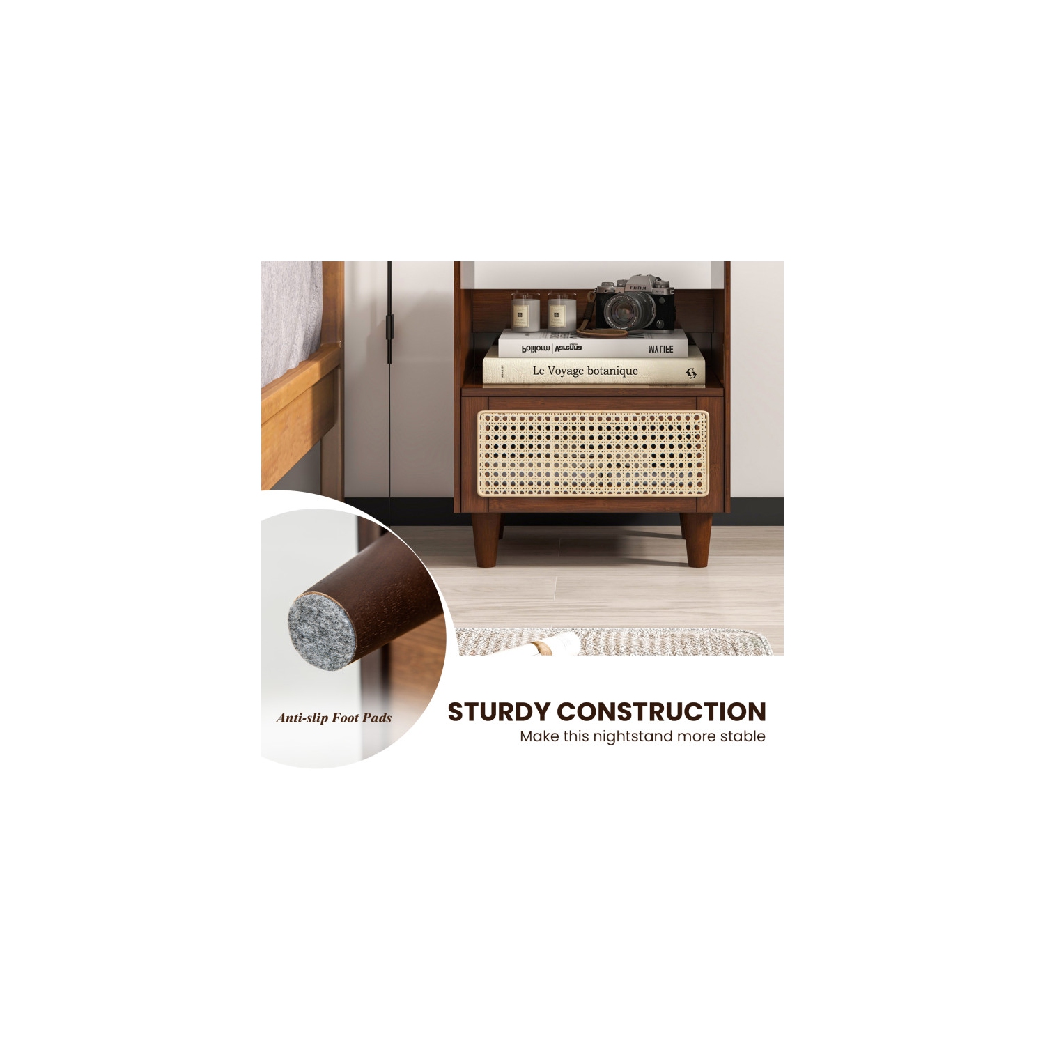 Table de chevet en bois avec tiroir avant en rotin et pattes solides pour le décor côtier