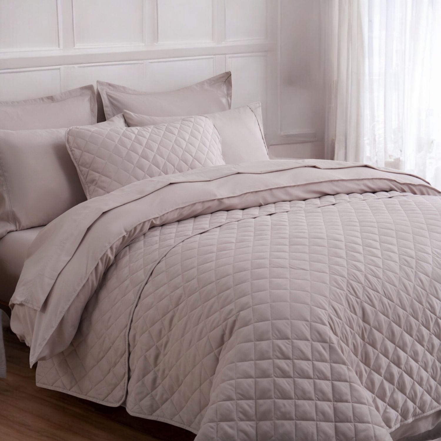 Couvre-lit matelassé Ocean Fine pour très grand lit; 300 fils au pouce carré, doux, perméable à l'air et écologique, beige