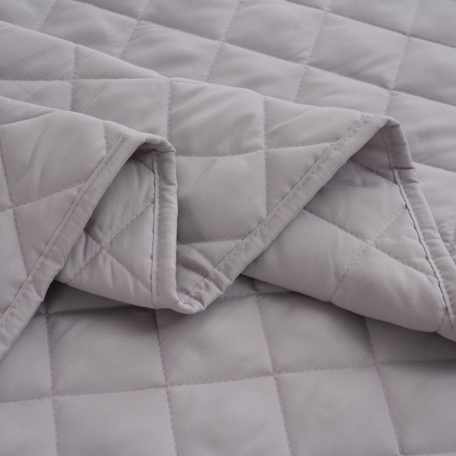 Ocean Fine Bedding Quilted Coverlet Queen; 300 TC, Soft, Breathable and Eco-Conscious, Silver