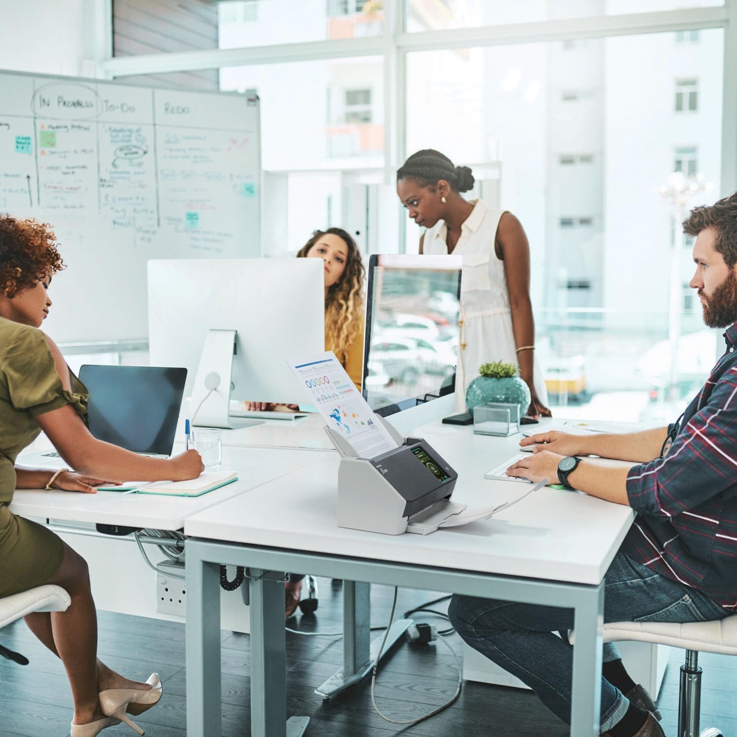 Numériseur de documents recto verso Fujitsu fi‑8040 – Connectivité réseau haute vitesse et USB – 600&nbsp;ppp, alimentateur automatique de documents