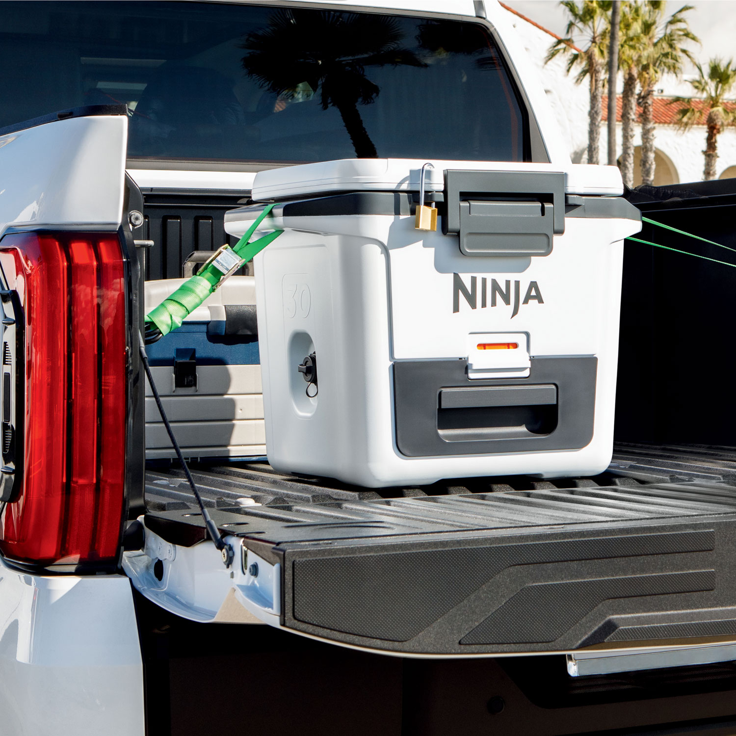 Ninja FrostVault Wheeled Cooler with Dry Zone - 29L - Cloud White