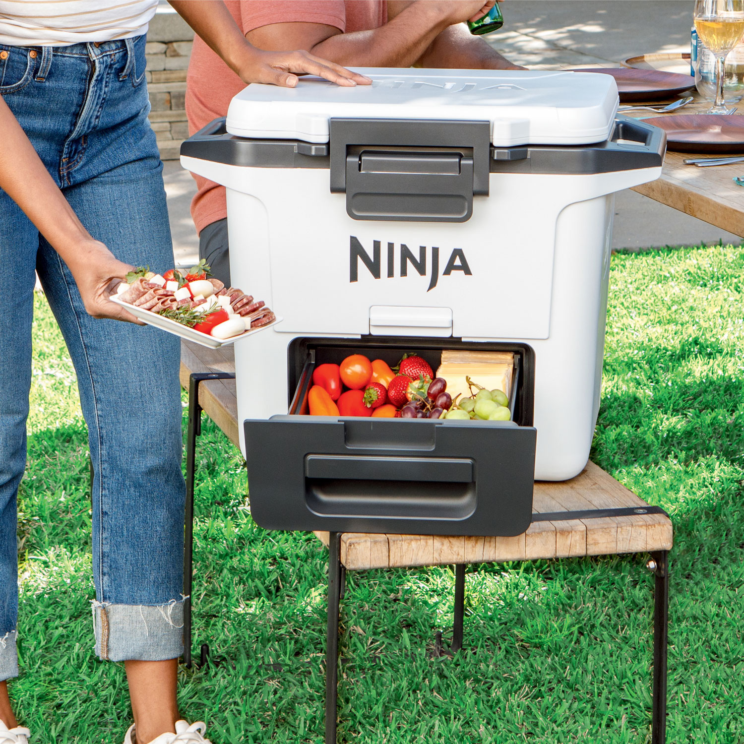 Ninja FrostVault Wheeled Cooler with Dry Zone - 29L - Cloud White