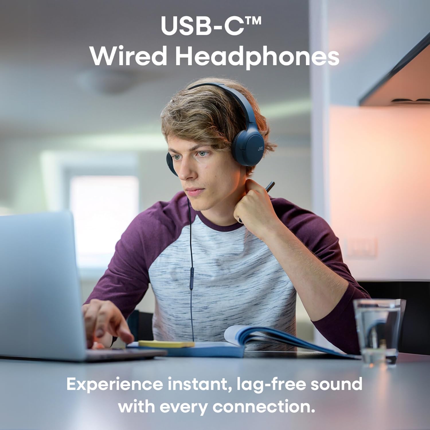 JVC – Écouteurs avec fil USB-C avec microphone – Léger, confortable, pliable, bleu – HA-S33UC-A.