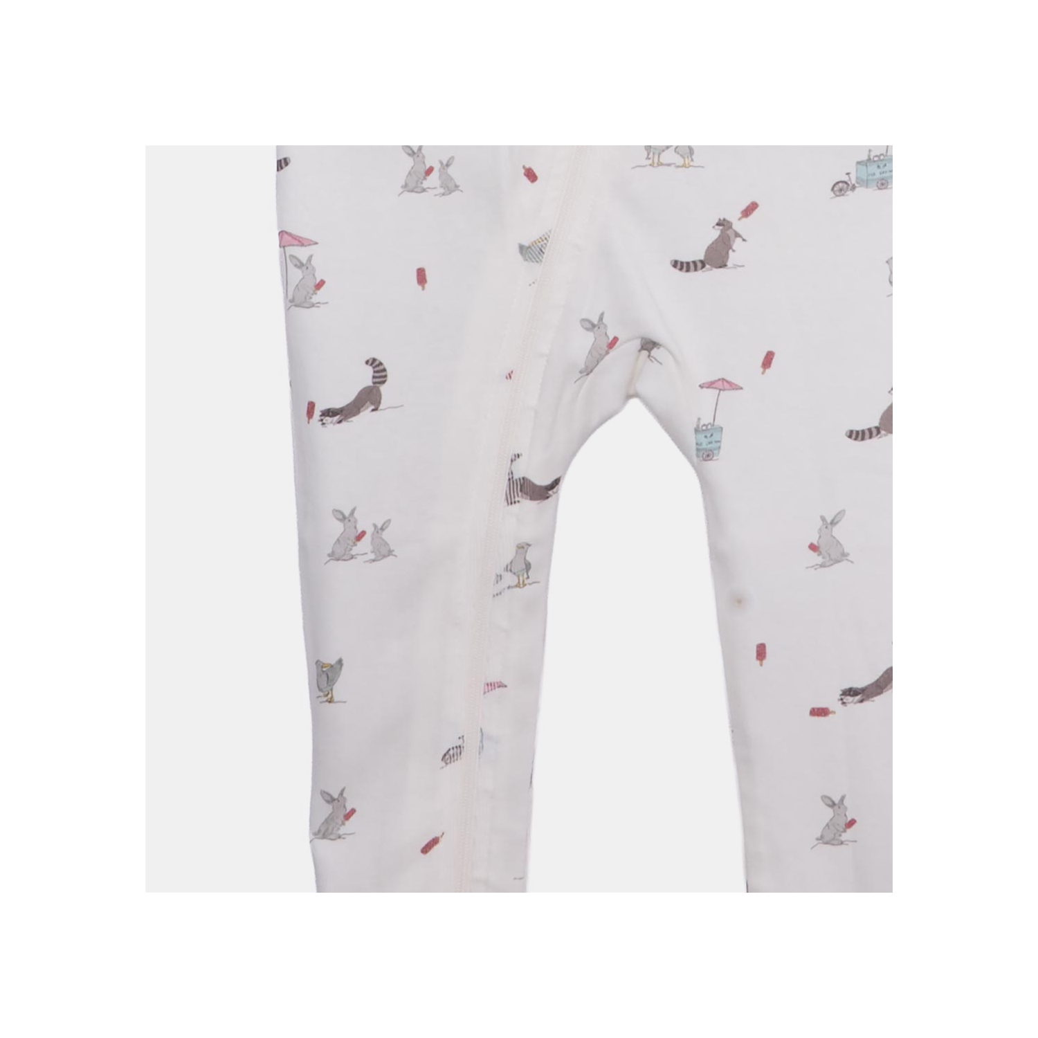 Le jouet en coton biologique haut de gamme Racoon Play and Grow Rib Foot Zippy d'Elk Baby
