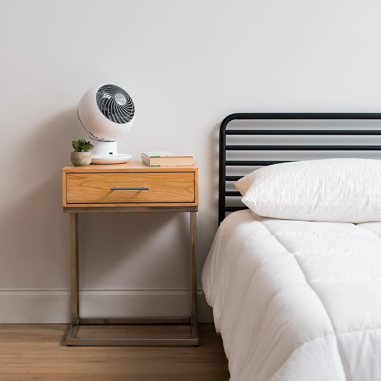 IRIS USA WOOZOO Desk Fan with Remote, Oscillating Table Air Circulator, 5 Speeds, 82ft Max Air Distance, 90° Adjustable Tilt, 30db Low Noise Motor,