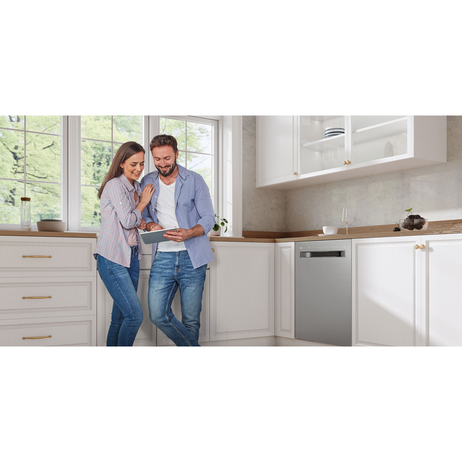 Lave-vaisselle encastrable 25 po 45 dB avec troisième panier de Midea - Acier inoxydable