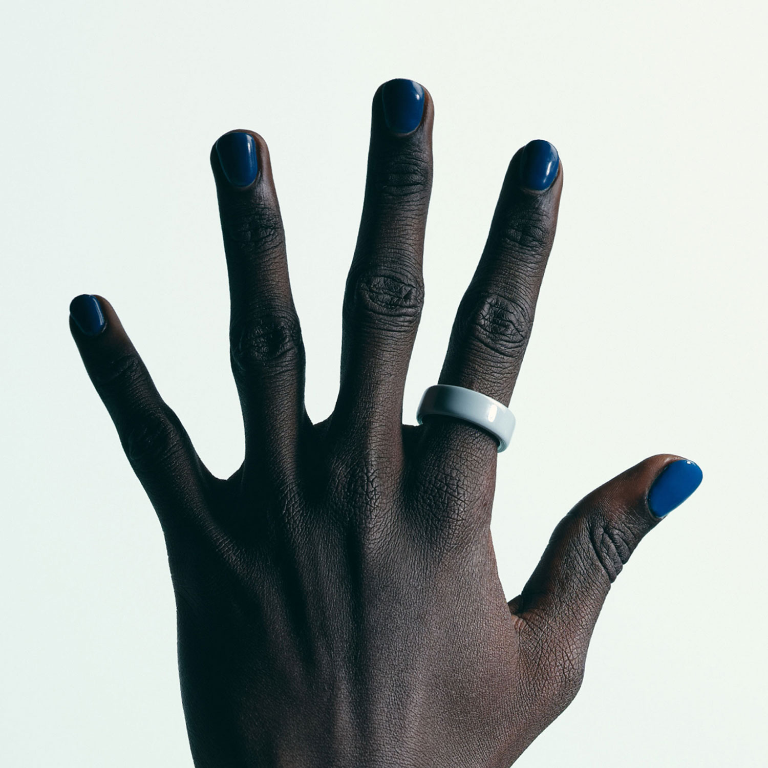 Anneau d'activité et de suivi du sommeil Oura Ring 4 en céramique - Marée - Taille 4 - Partenariat exclusif de Best Buy