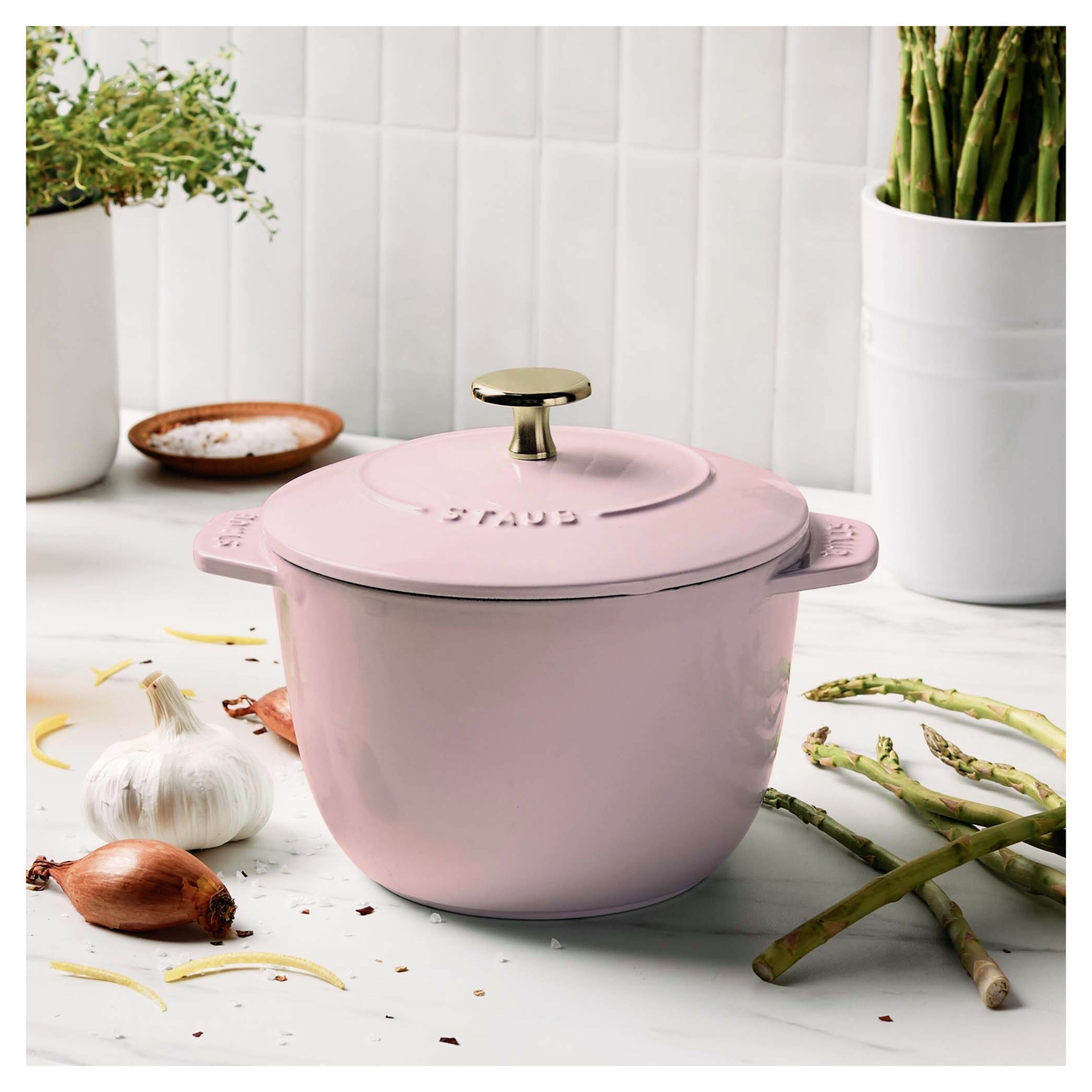 Cocotte à riz ronde en fonte La Cocotte 1,75&nbsp;L DE STAUB, rose sorbet