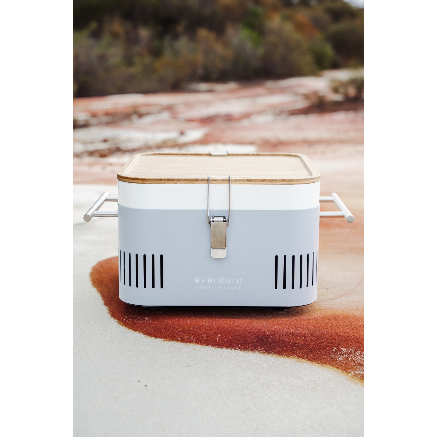 Everdure Charcoal Cube – convenient, portable BBQ