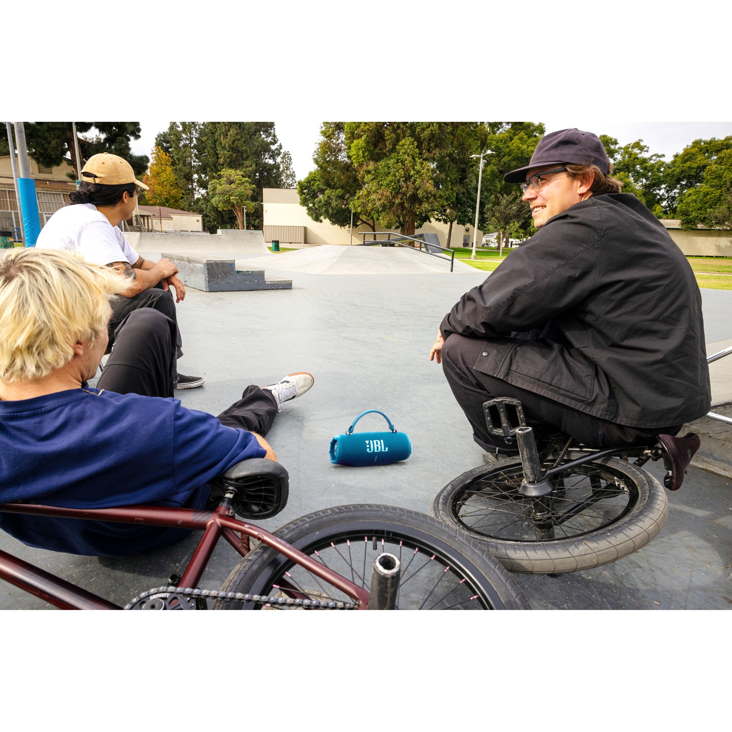 Boîte ouverte Haut-parleur sans fil Bluetooth étanche Charge 6 de JBL - Bleu