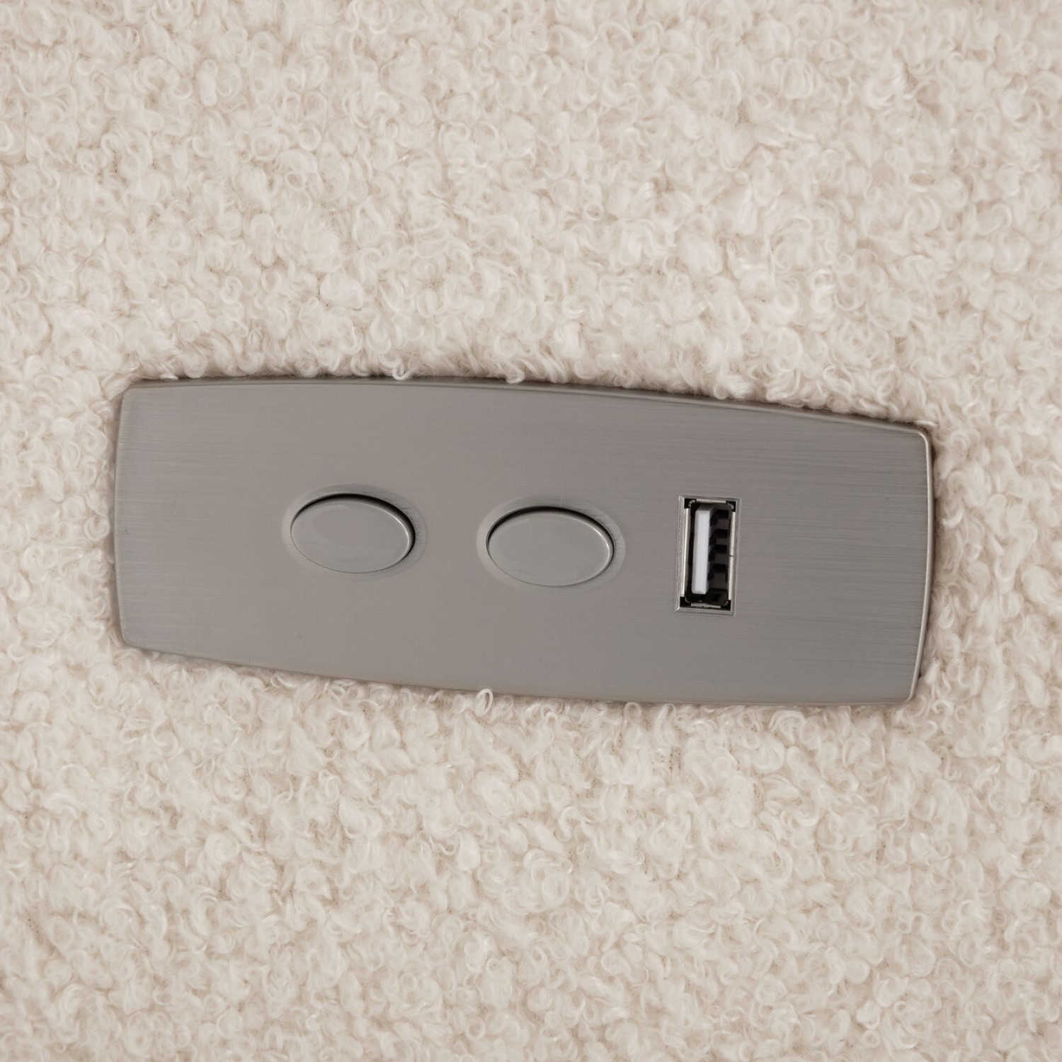 Fauteuil inclinable pivotant en peau de mouton Milo de Valencia - Beige