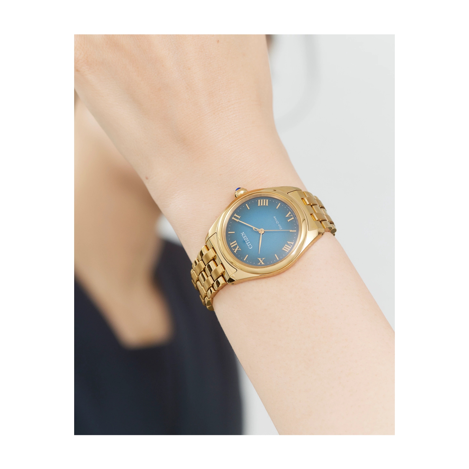 Montre pour femmes Eco-Drive L «&nbsp;Classic&nbsp;» de Citizen 33&nbsp;mm avec boîtier et bracelet en acier inoxydable doré et cadran bleu