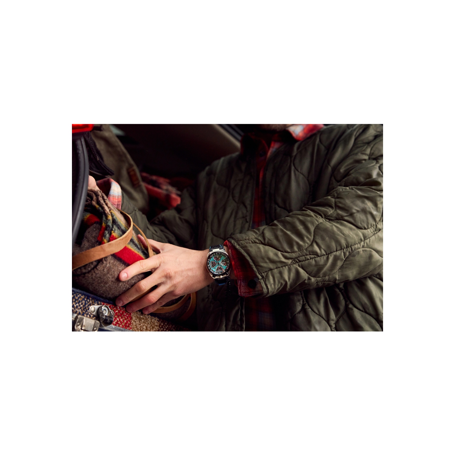 Montre homme Eco-Drive Promaster Tsuno Chrono Racer édition limitée 44,5 mm boîtier inox argenté bracelet cuir noir cadran bleu Citizen