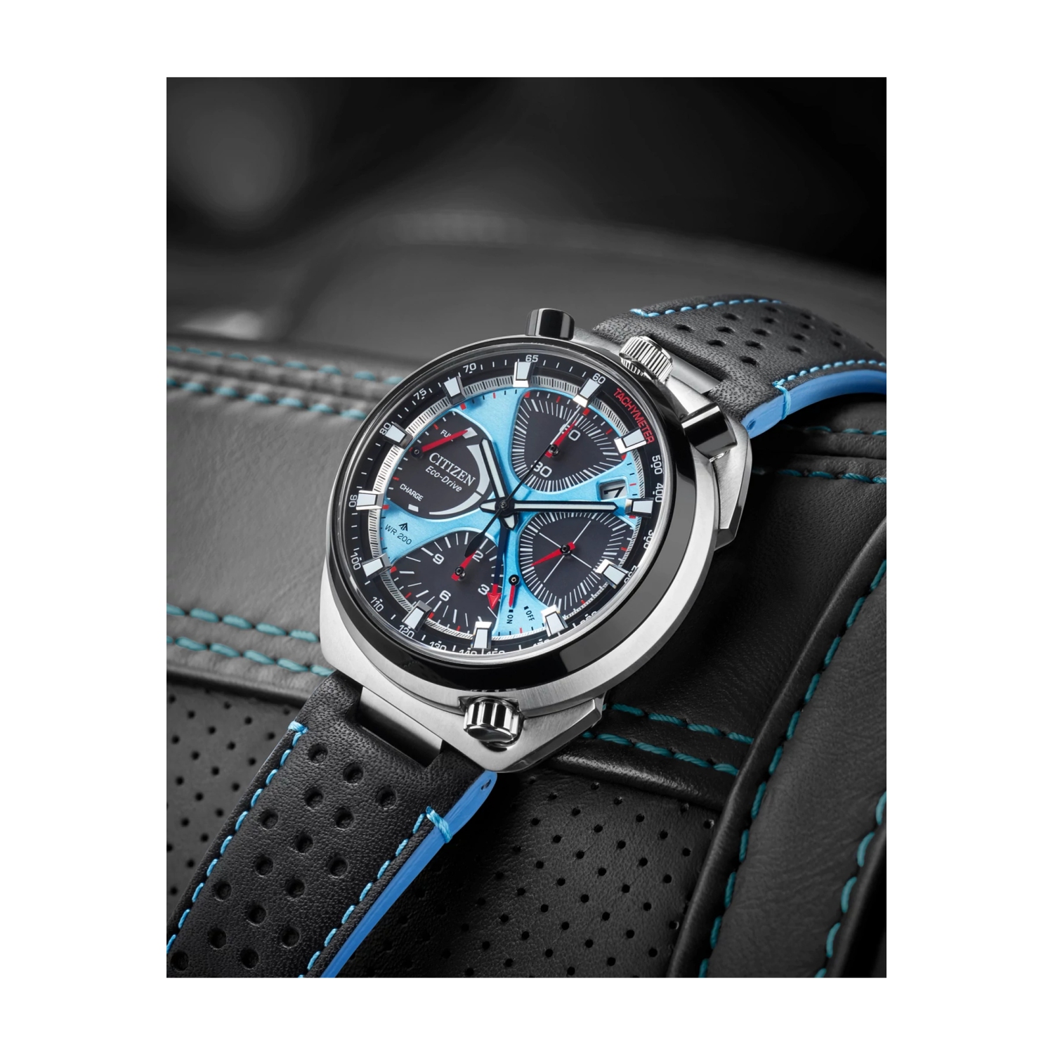 Montre homme Eco-Drive Promaster Tsuno Chrono Racer édition limitée 44,5 mm boîtier inox argenté bracelet cuir noir cadran bleu Citizen