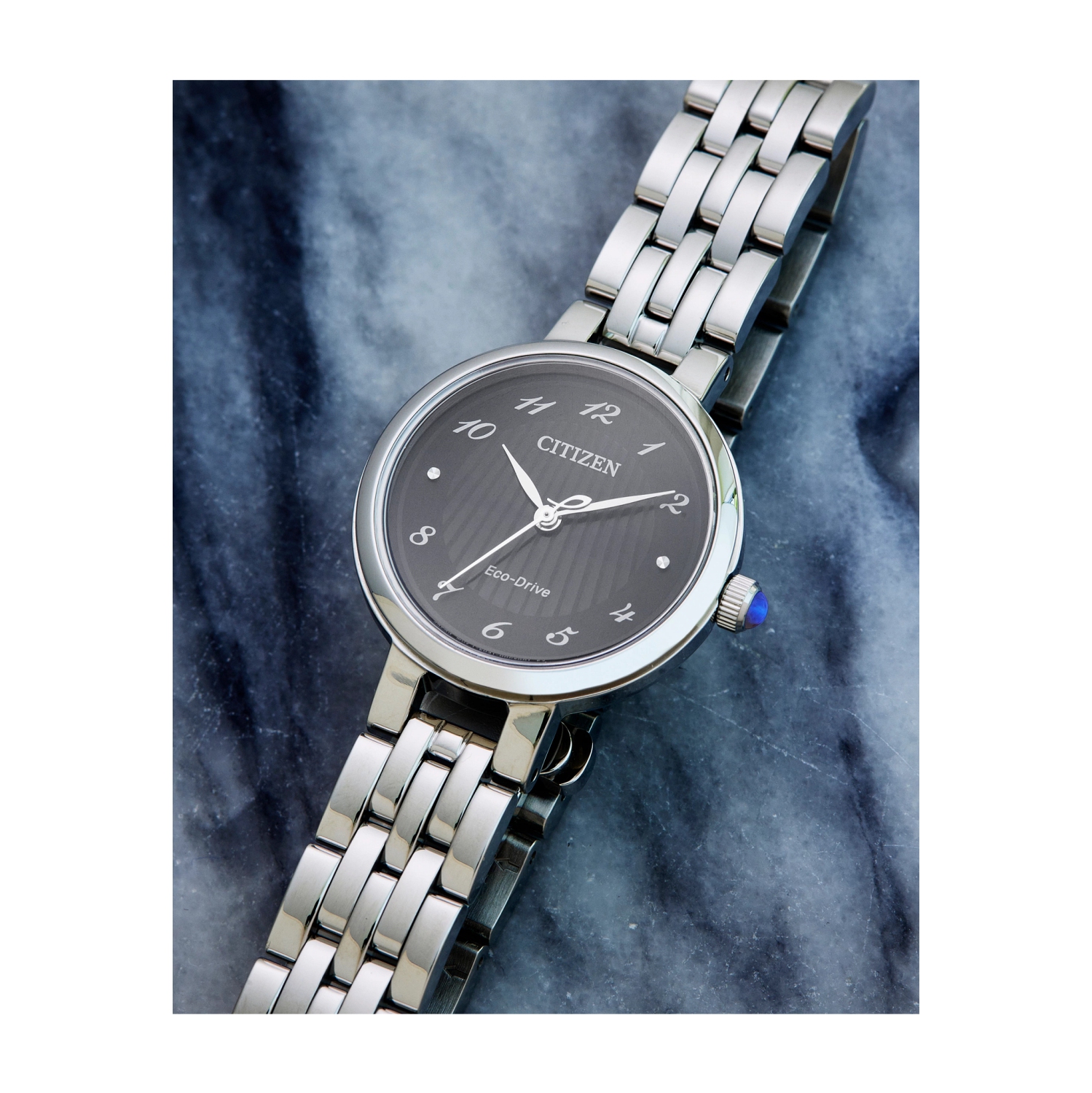 Montre pour femmes Eco-Drive L «&nbsp;Classic&nbsp;» de Citizen 27,7&nbsp;mm avec boîtier et bracelet en acier inoxydable argenté et cadran noir