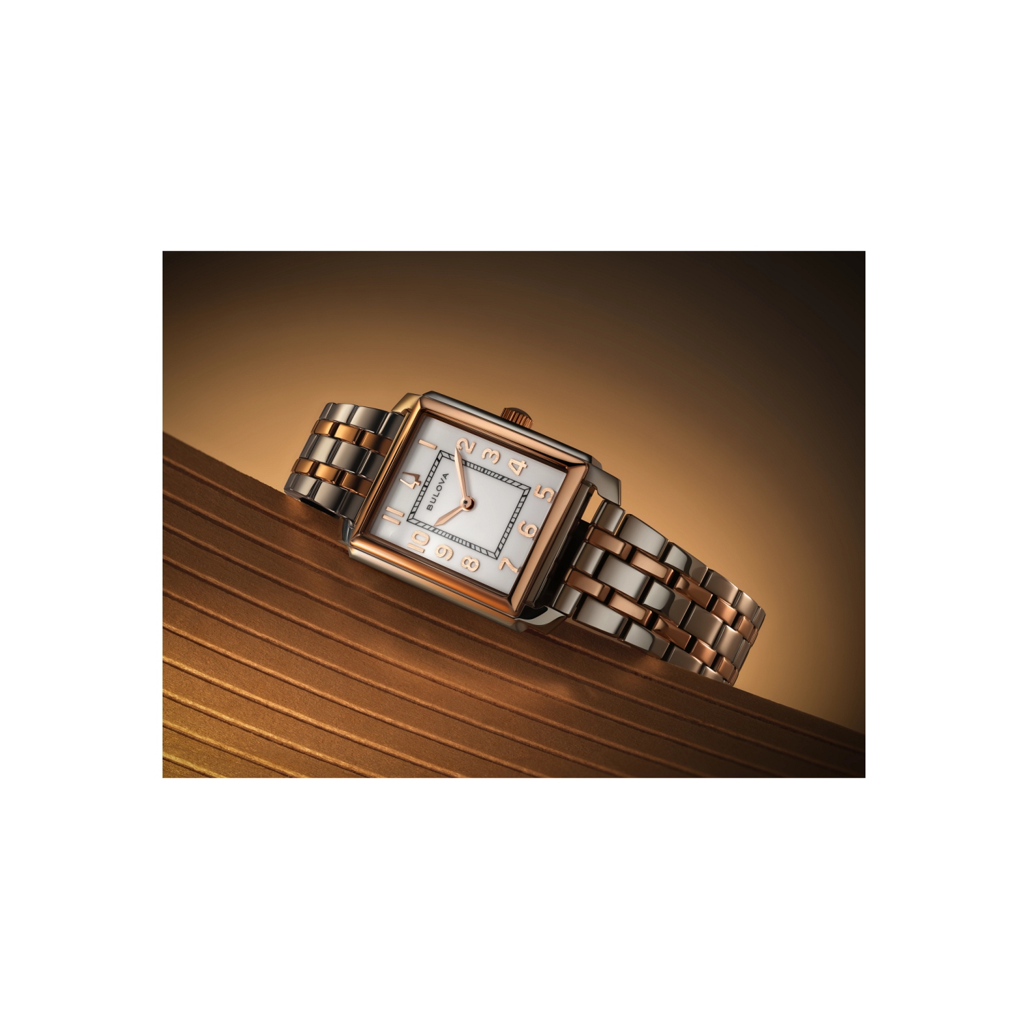 Montre à quartz pour femmes 25 mm de Bulova avec boîtier et bracelet en acier inoxydable rose doré et cadran blanc