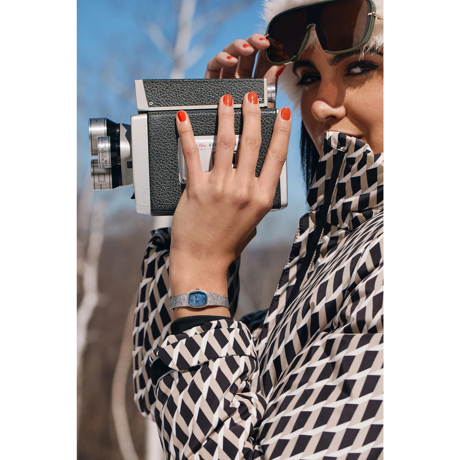 Montre à quartz pour femmes 17 mm de Bulova avec boîtier et bracelet en acier inoxydable argenté et cadran bicarbonate de soude bleue