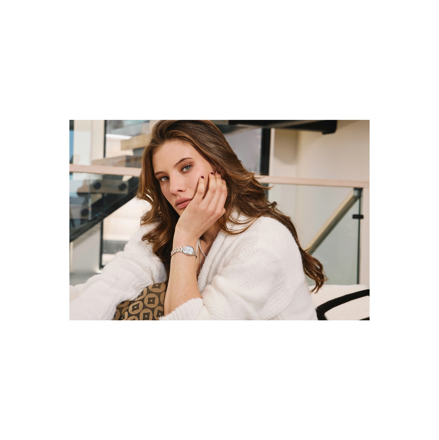 Montre à quartz pour femmes Surveyor 22,7 mm de Bulova avec boîtier et bracelet en acier inoxydable argenté et cadran bleu clair