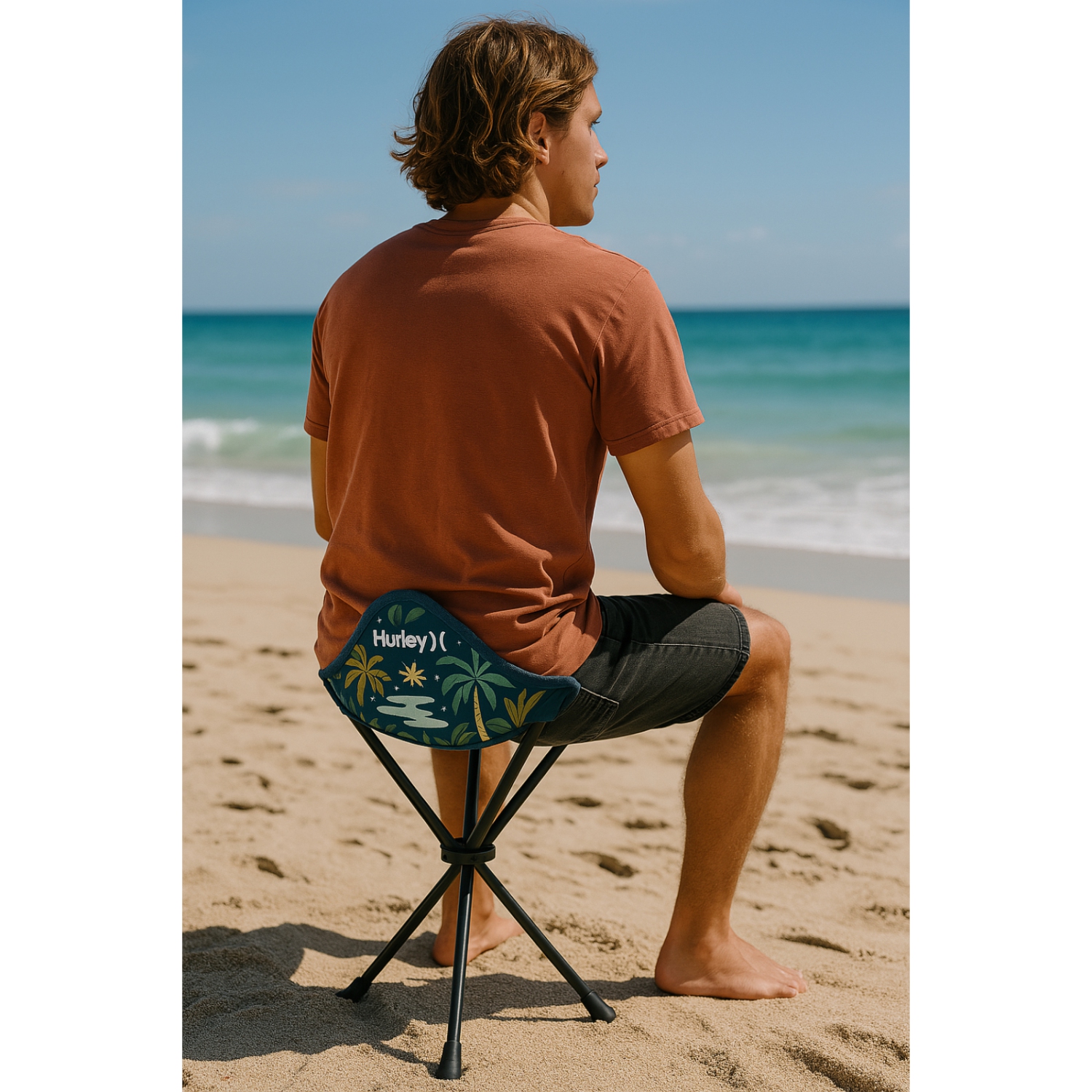 Tabouret pliable à trois pattes avec motif palmier de Hurley et sac de voyage