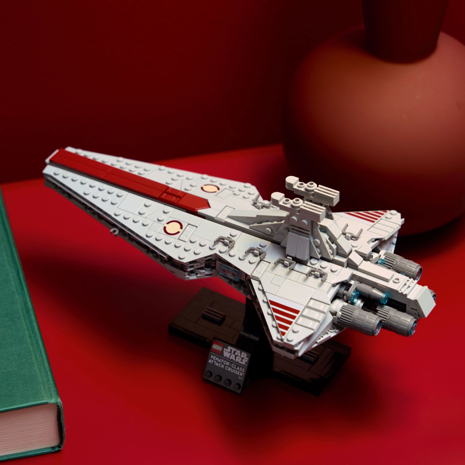 LEGO Star Wars: Venator-Class Attack Cruiser - 643 Pieces