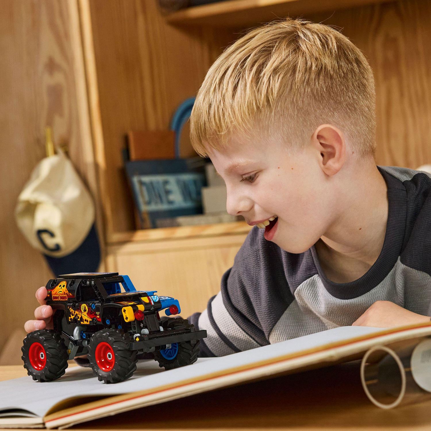 LEGO Technic: Monster Jam Grave Digger Fire and Ice - 263 Pieces