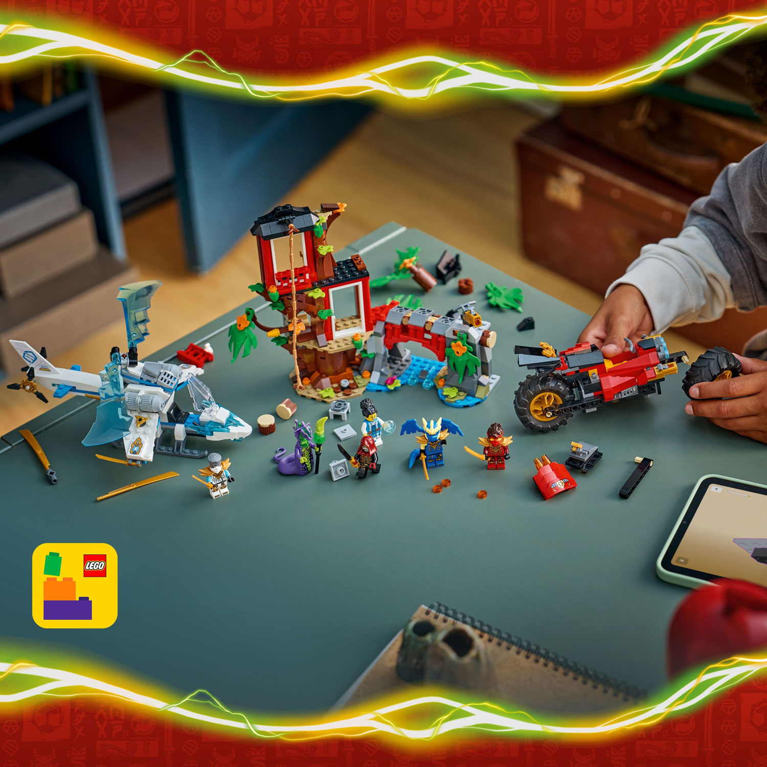 LEGO Ninjago : Le combat de véhicules ninja à la cabane dans l'arbre - 642 pièces