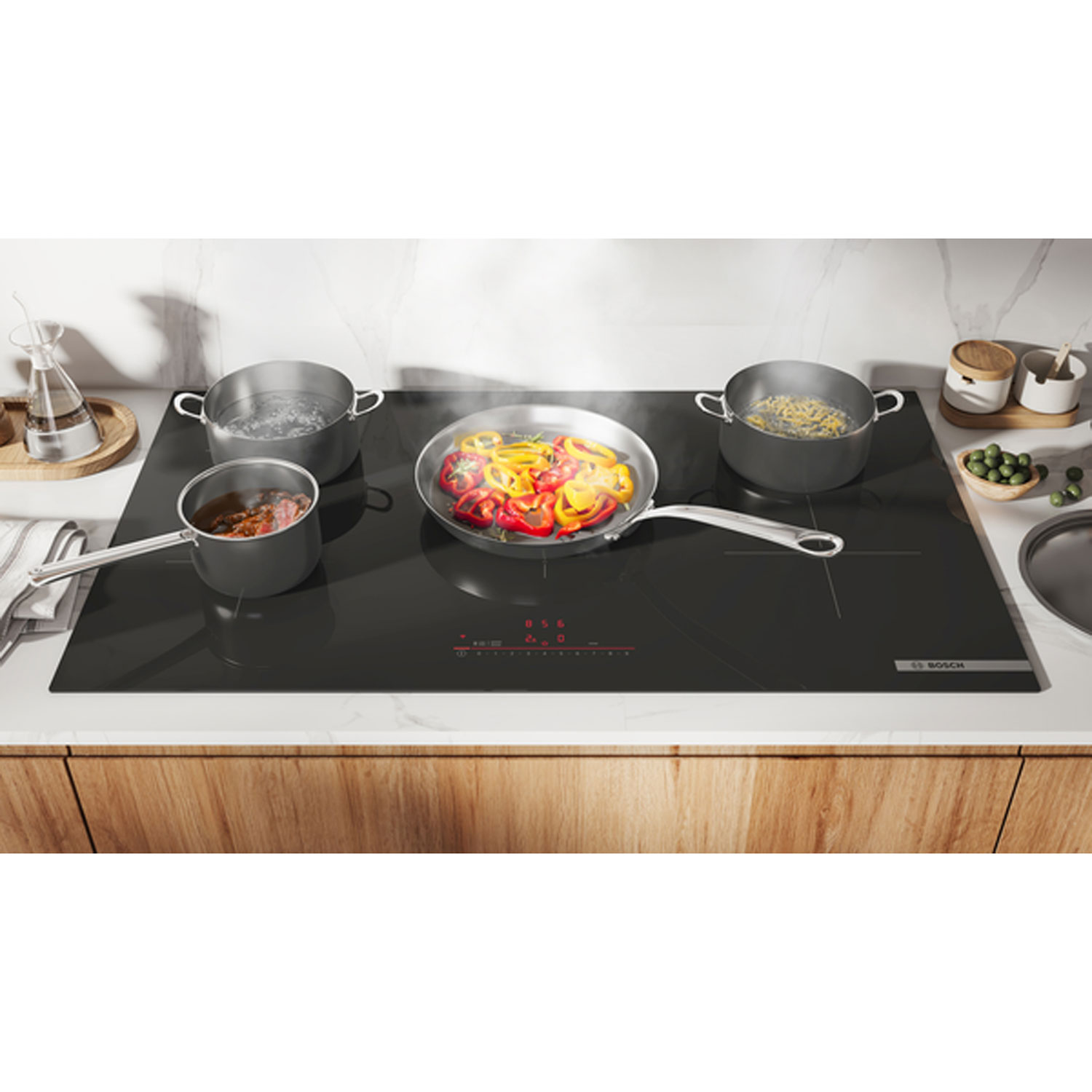 Surface de cuisson à induction de 37 po à 5 éléments de la série 500 de Bosch - Noir