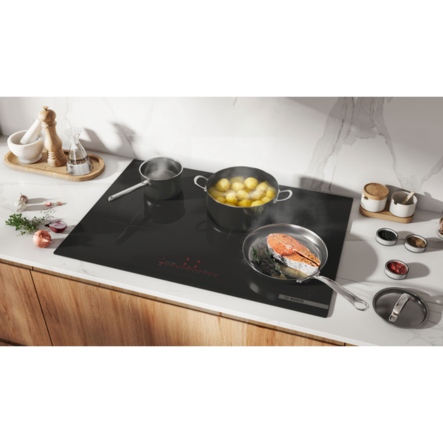 Surface de cuisson à induction de 28 po à 4 éléments de la série 500 de Bosch - Noir