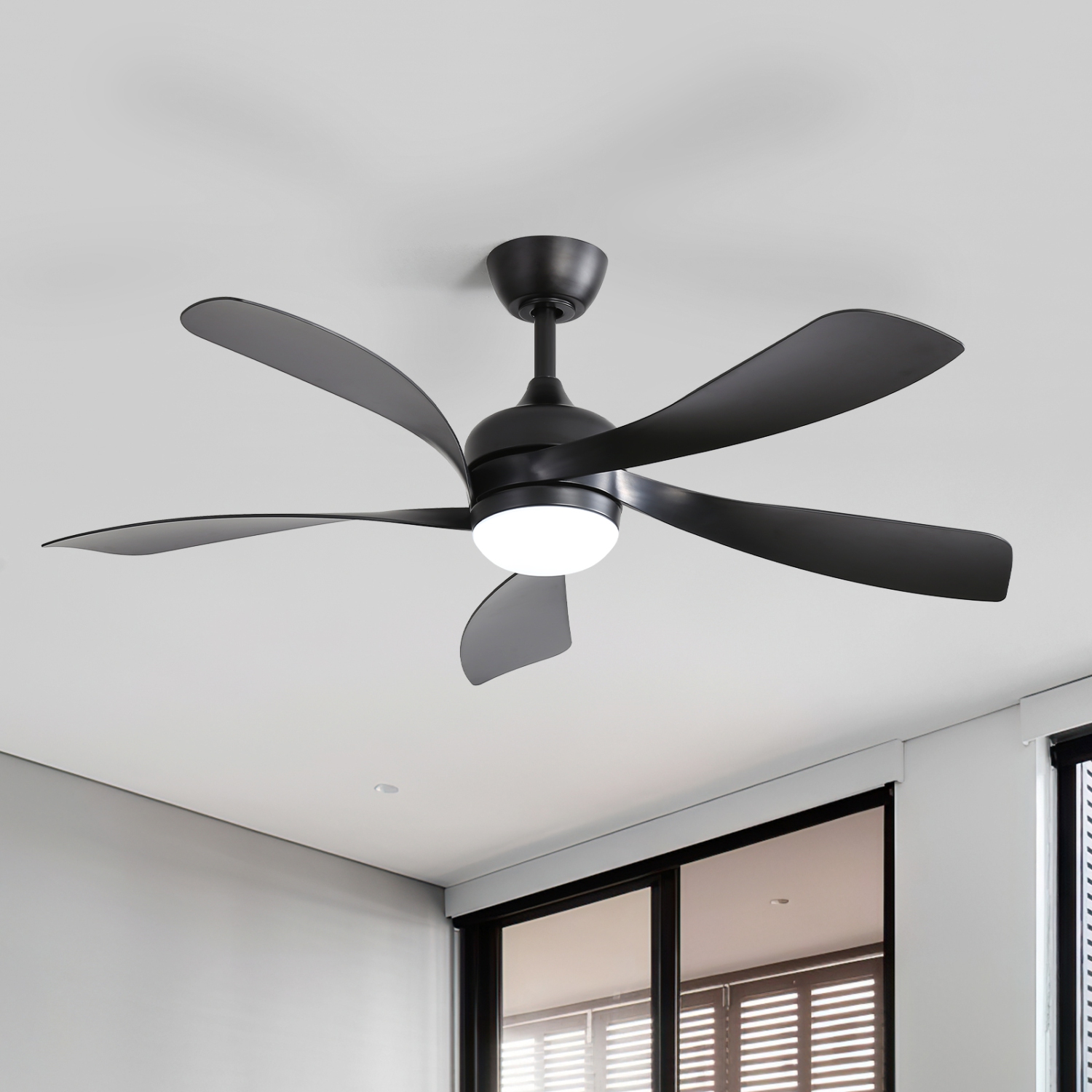 Ventilateurs de plafond modernes à profil bas 52&nbsp;po noirs avec lumières, télécommande, pales réversibles et éclairage LED à intensité réglable