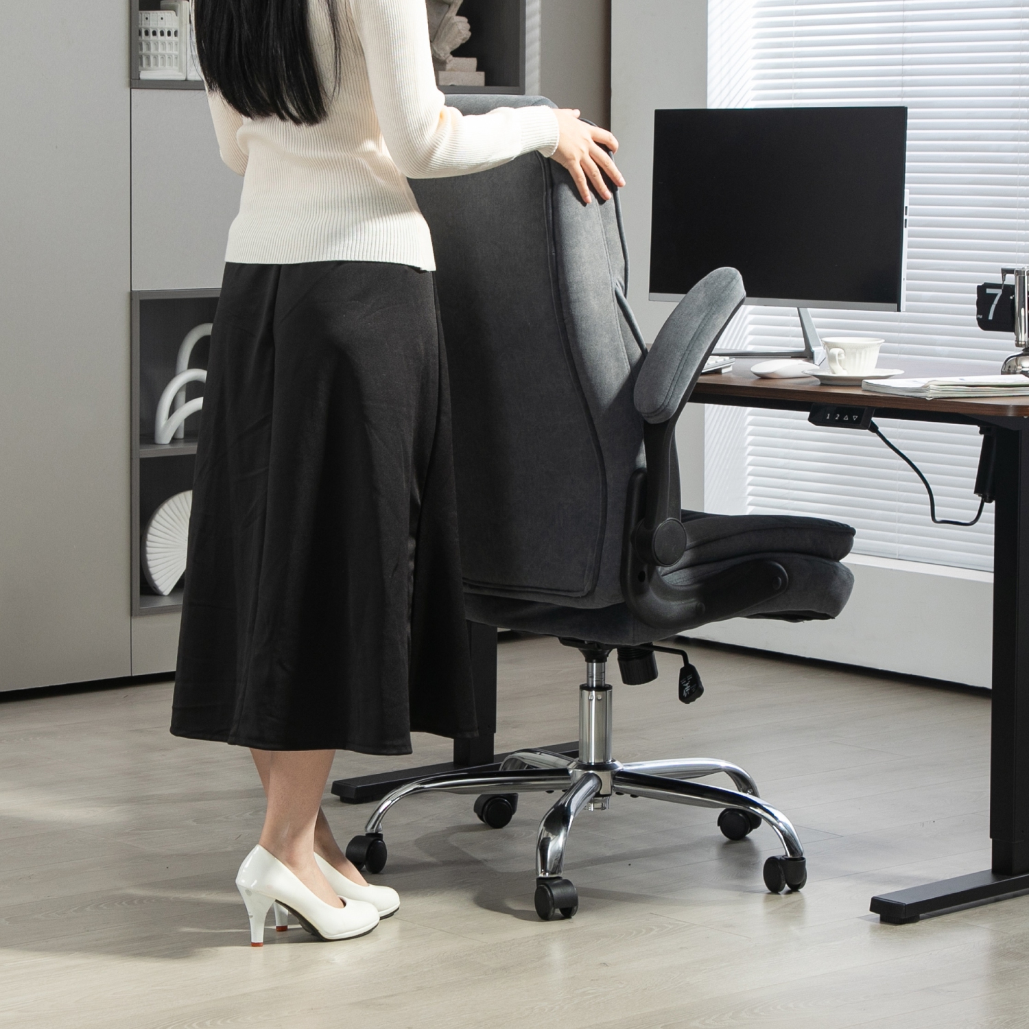 HOMCOM High Back Office Chair, Executive Desk Chair with Swivel Wheels, Flip-up Armrest, Adjustable Height, Modern Diamond Fabric Computer Gaming