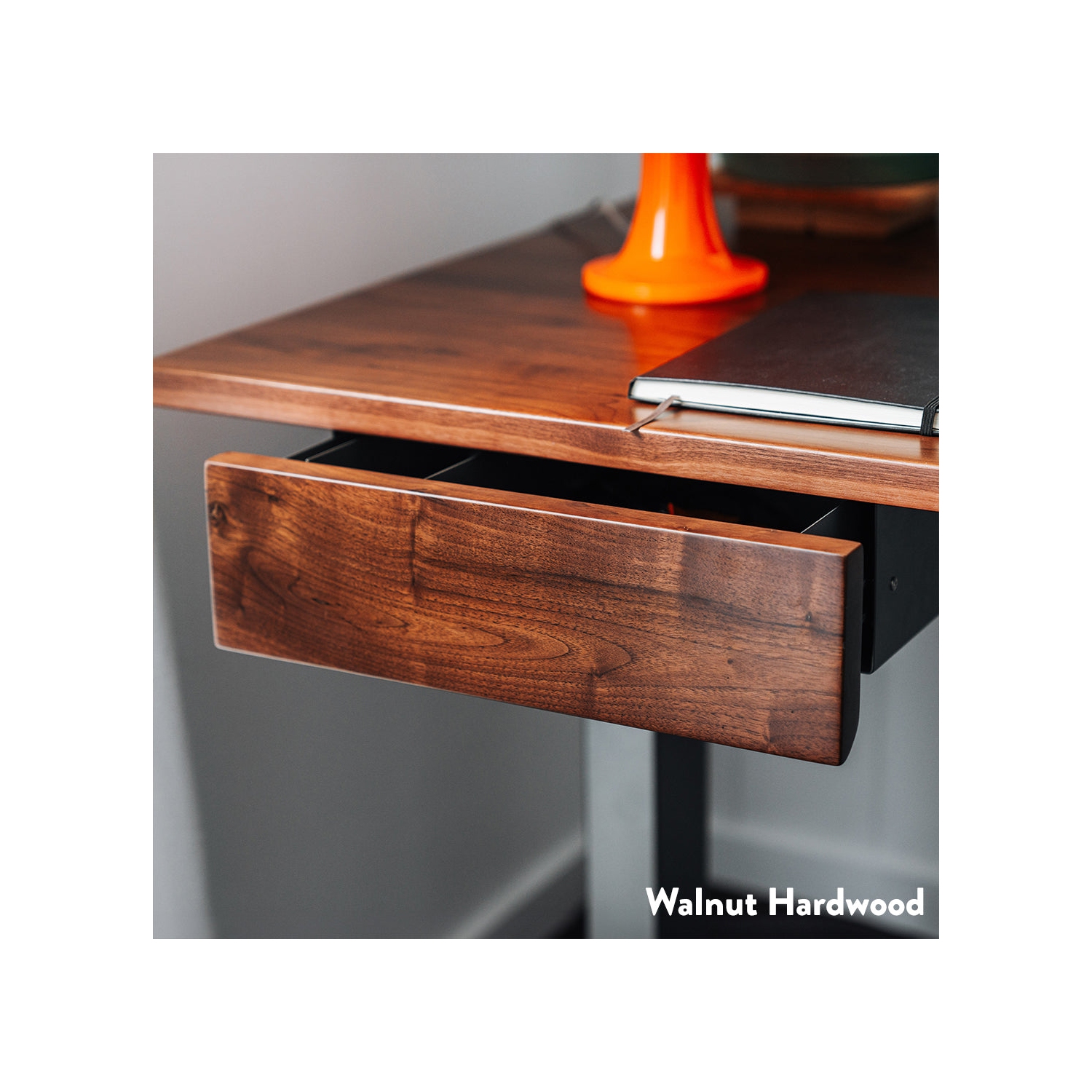 Bureau minimal en hévéa noyer de Desky – Rangement mince coulissant en acier noir, capacité 11&nbsp;lb