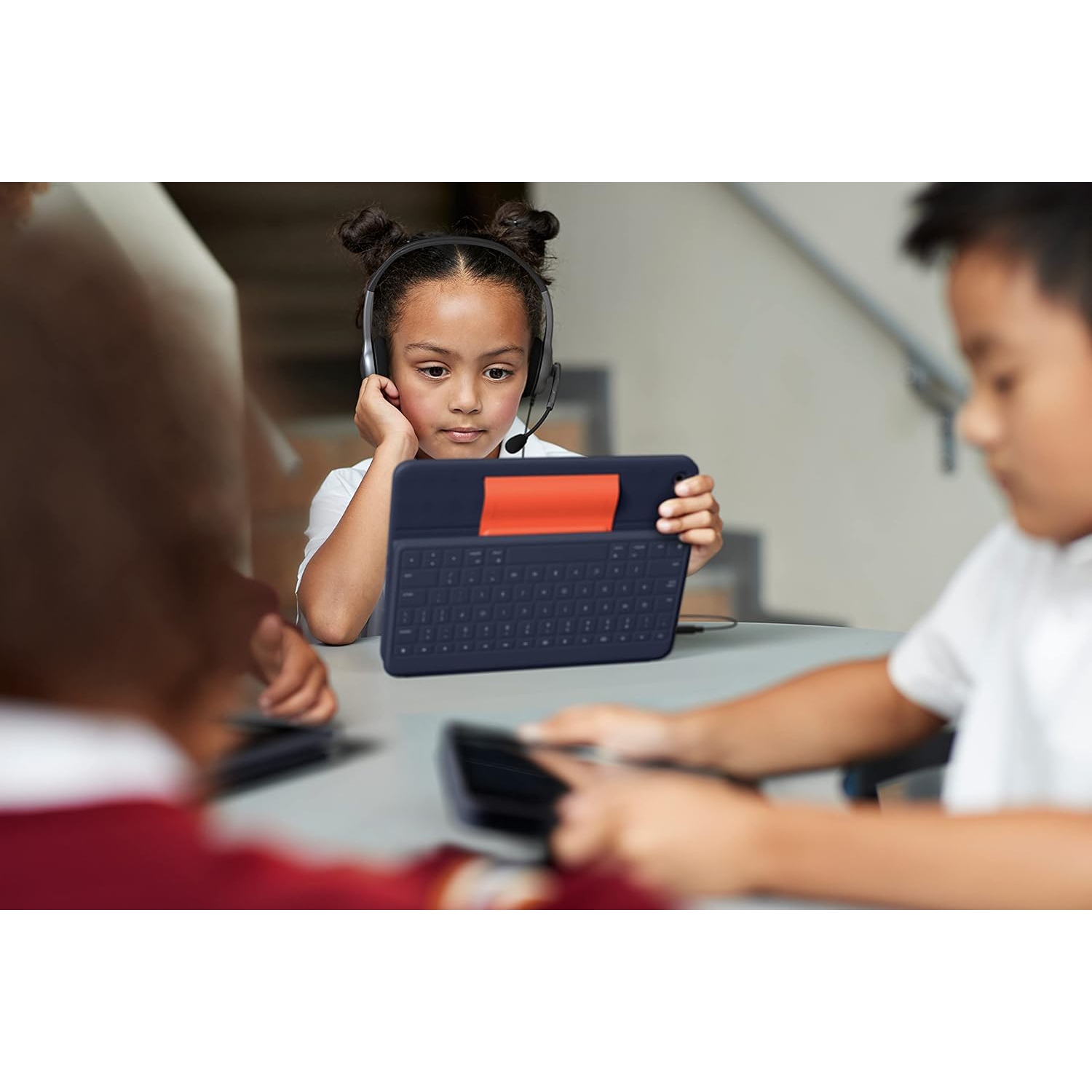 Remis à neuf - Étui-clavier Rugged Combo 3 de Logitech pour iPad avec connecteur intelligent (7ᵉ, 8ᵉ et 9ᵉ Génération) pour l'éducation - Bleu