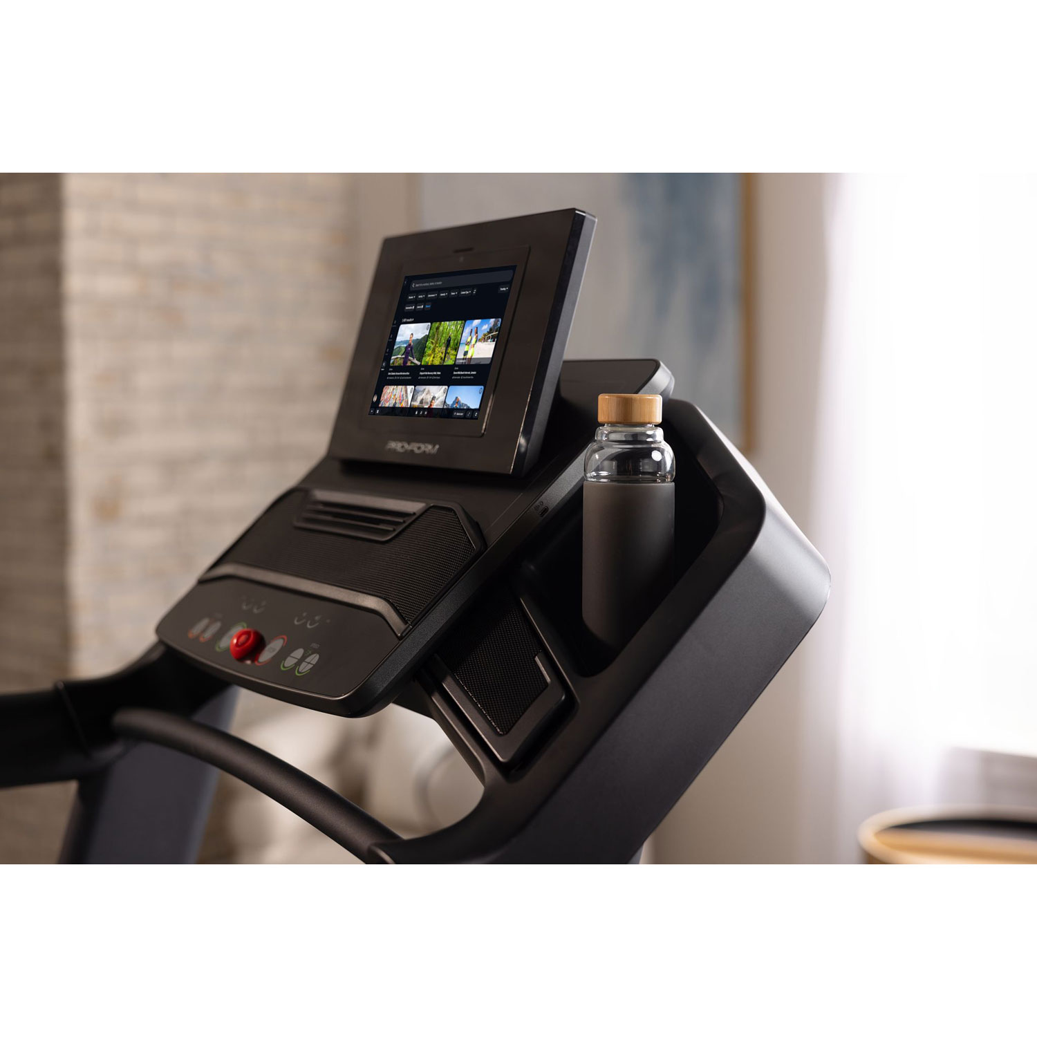 Tapis roulant Carbon Pro 2000 de ProForm avec écran tactile HD de 10 po