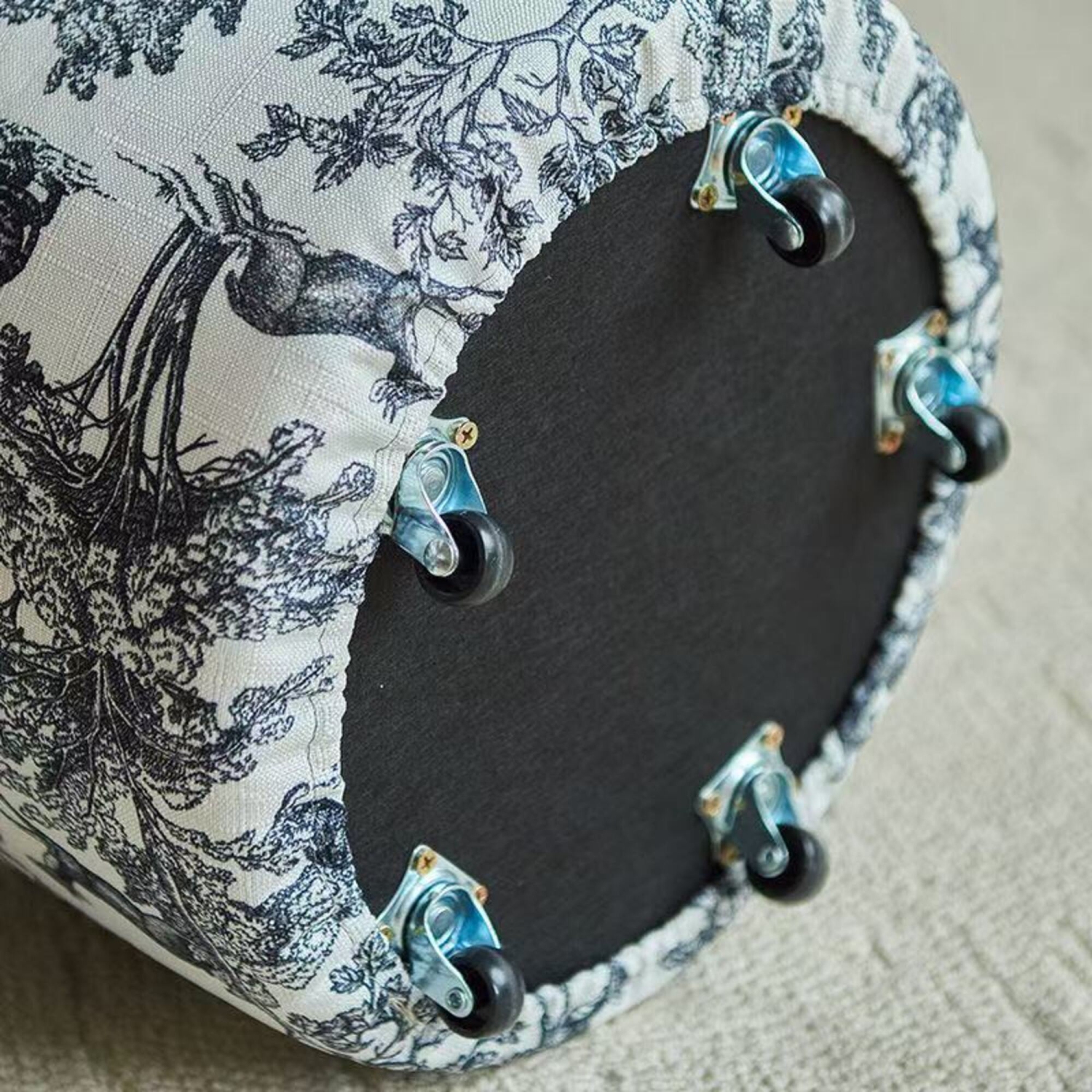 Tabouret de coiffeuse rond moderne rembourré avec dossier en T, tissu à imprimé animal rétro et roulettes pivotantes à 360° – Noir et blanc