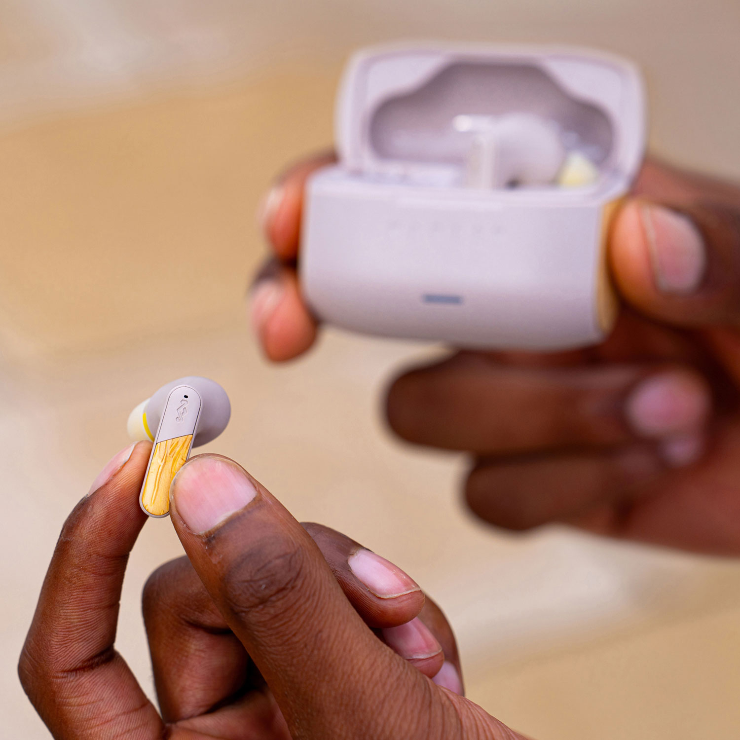 Écouteurs boutons 100 % sans fil à suppression active du bruit Trenchtown de House of Marley - Crème