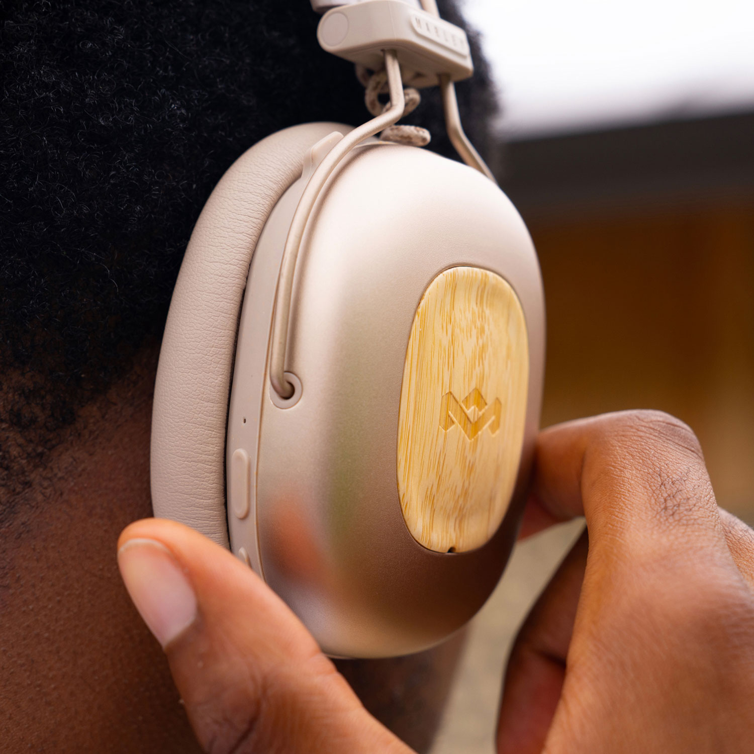 Casque d'écoute Bluetooth à suppression active du bruit Positive Vibration Rebel de House of Marley - Crème