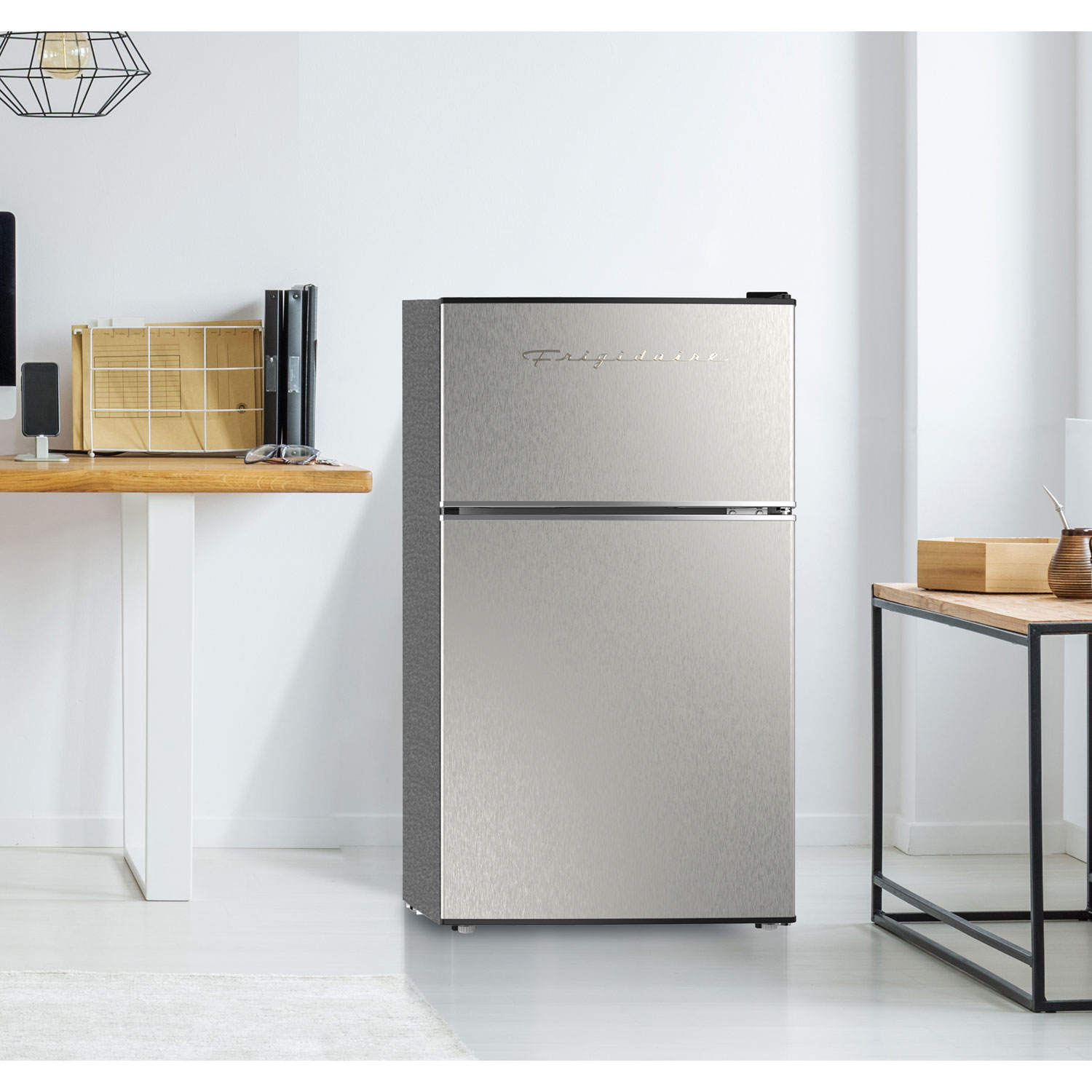 Réfrigérateur de bar autonome de 3,1 pi³ de Frigidaire - Chrome