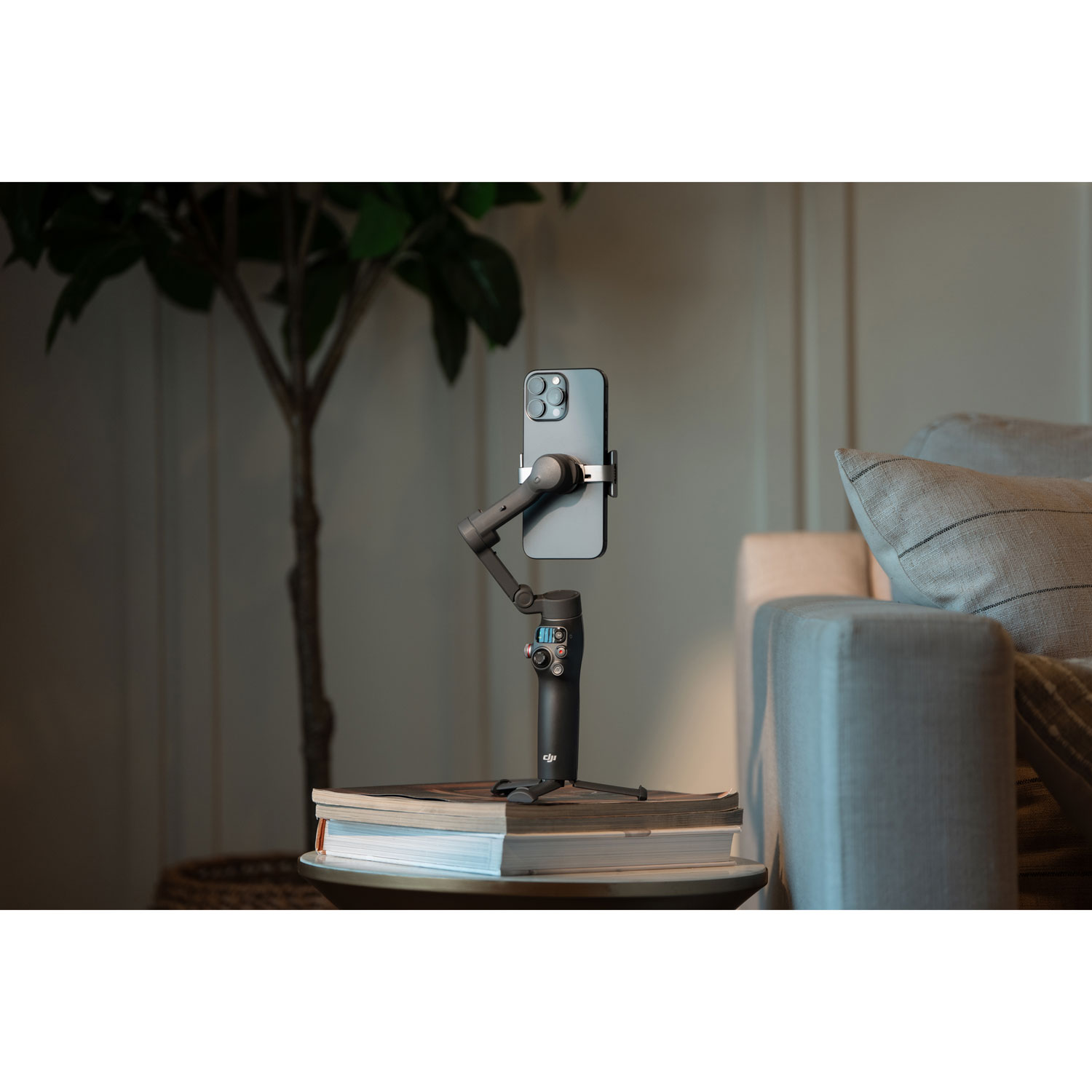 Stabilisateur à cardan Osmo Mobile 8 de DJI pour téléphone intelligent