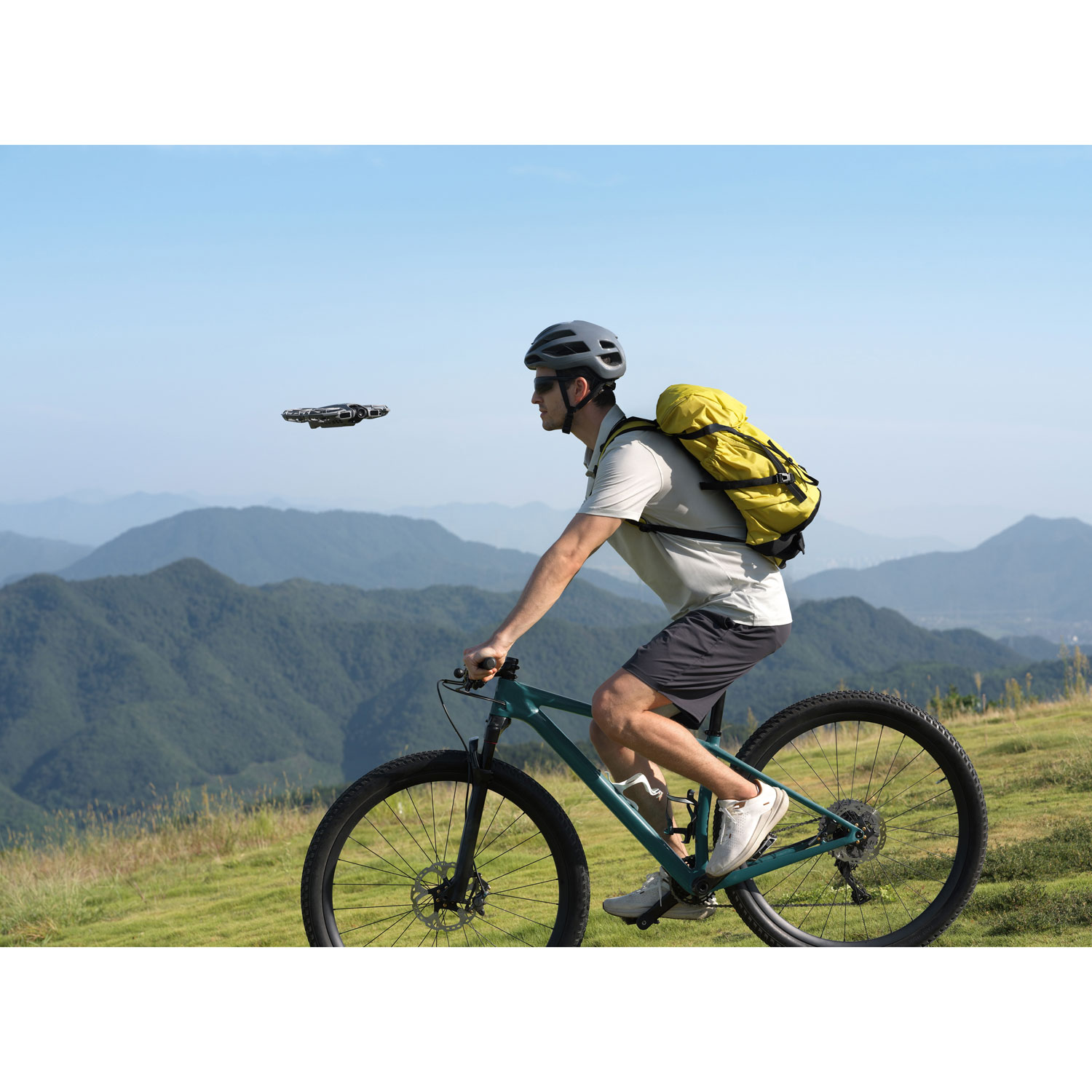 DJI Neo 2 Quadcopter Drone Fly More Combo with Camera