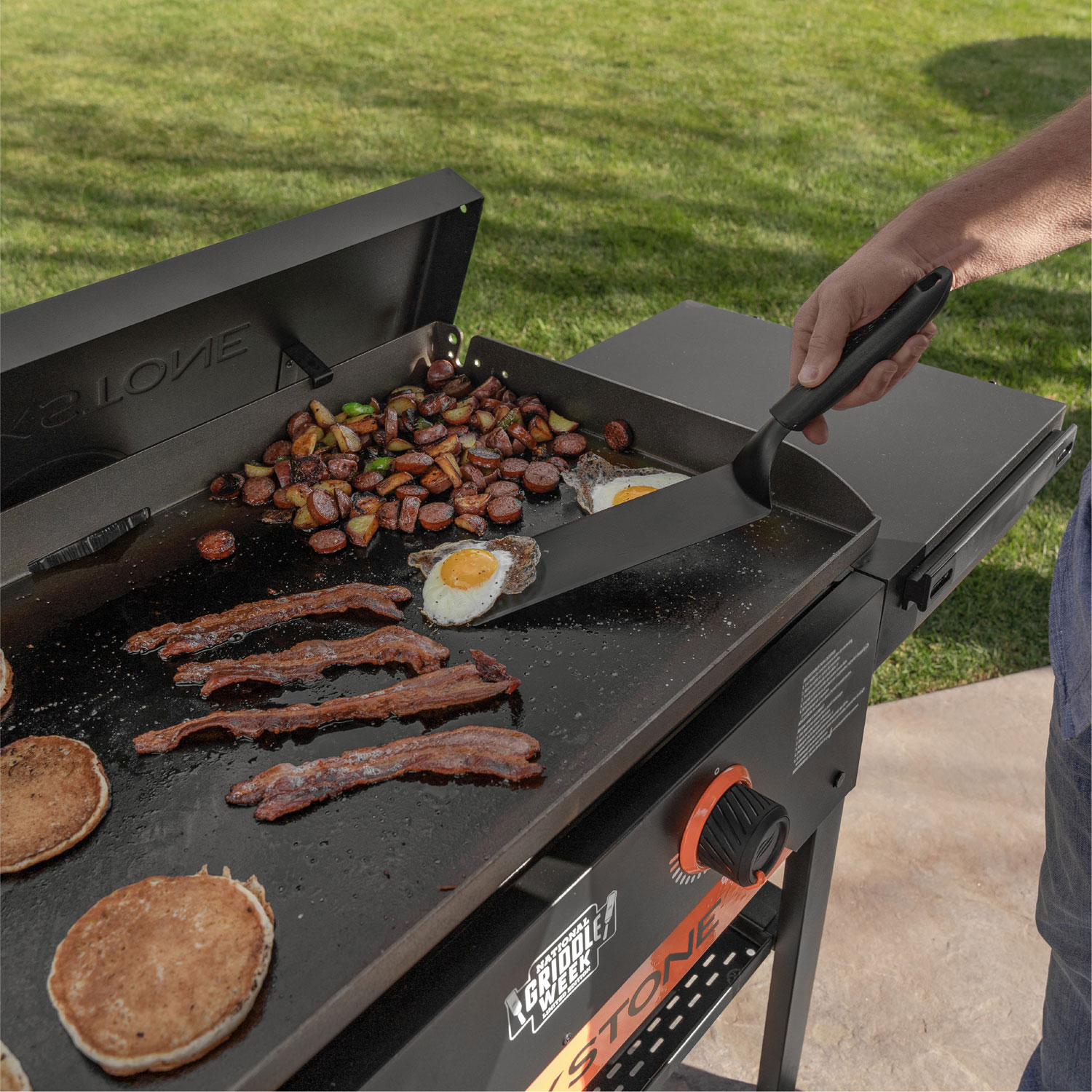 Blackstone 28" Original Omnivore Griddle Bundle
