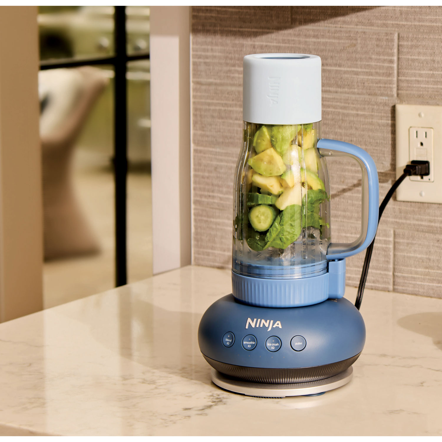 Mélangeur portatif avec tasse de voyage 1200 W 769 ml/26 oz BlendBOSS de Ninja - Cyberespace