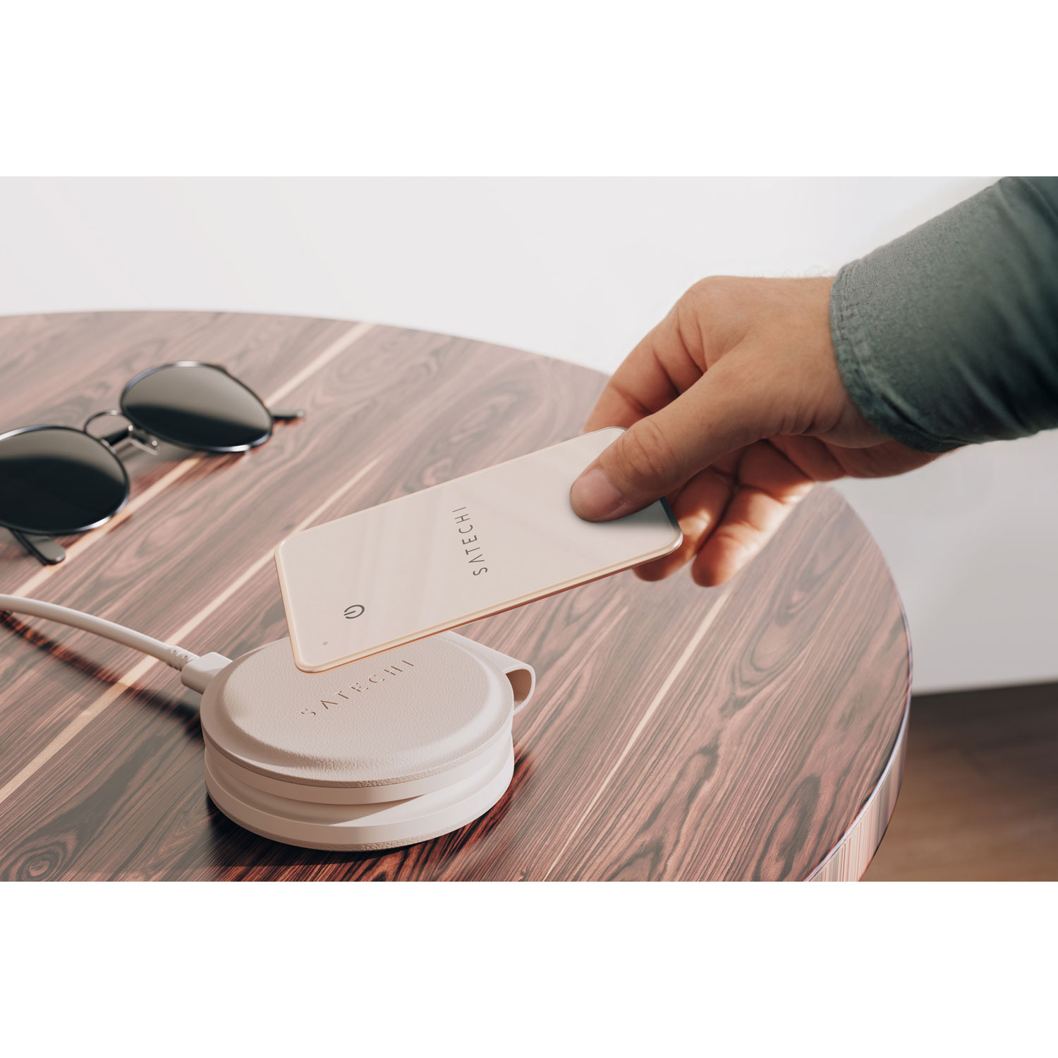 Dispositif de repérage de portefeuille FindAll avec Localiser d'Apple et chargement Qi de Satechi - Rose du désert