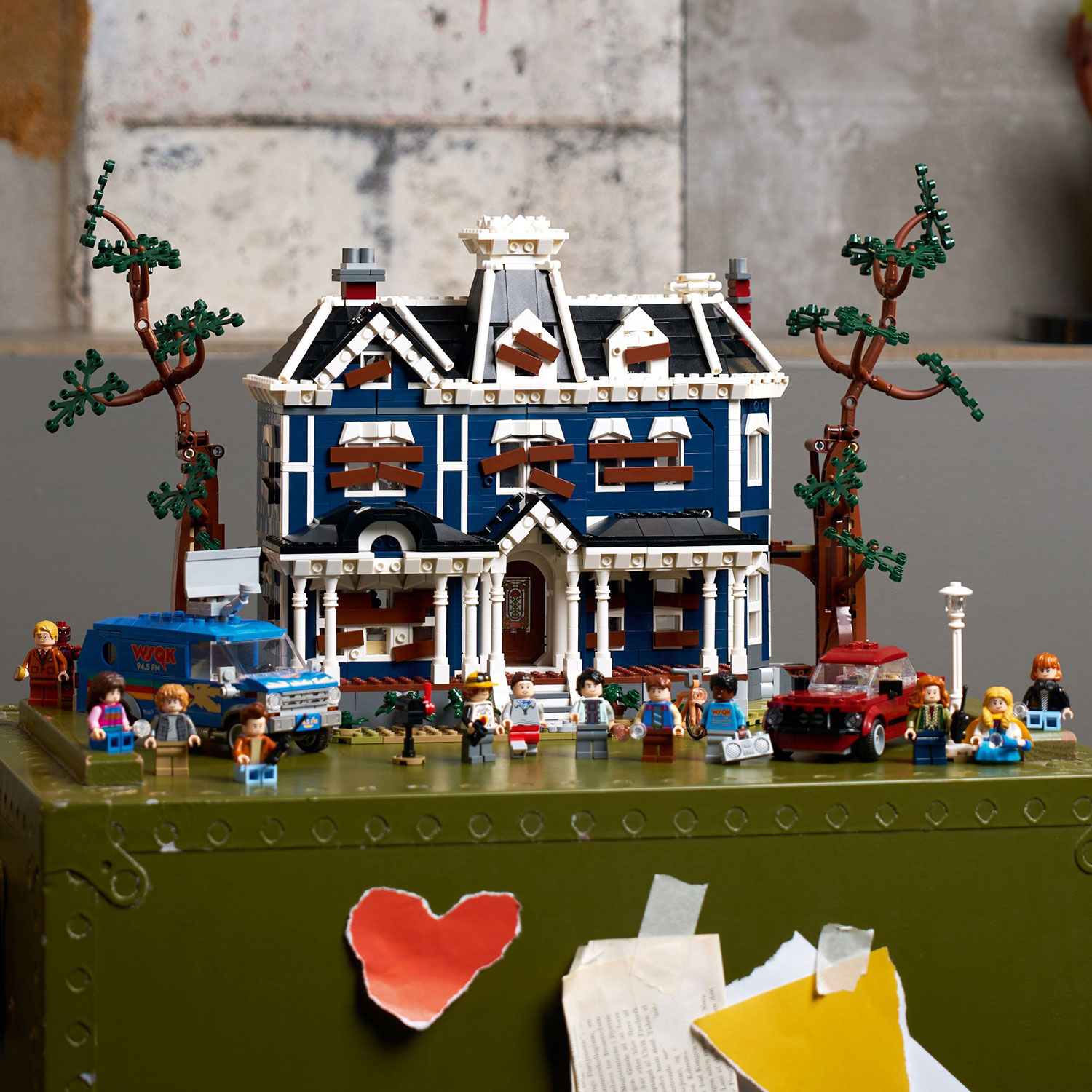 LEGO Icons Stranger Things : La maison des Creel - 2593 pièces