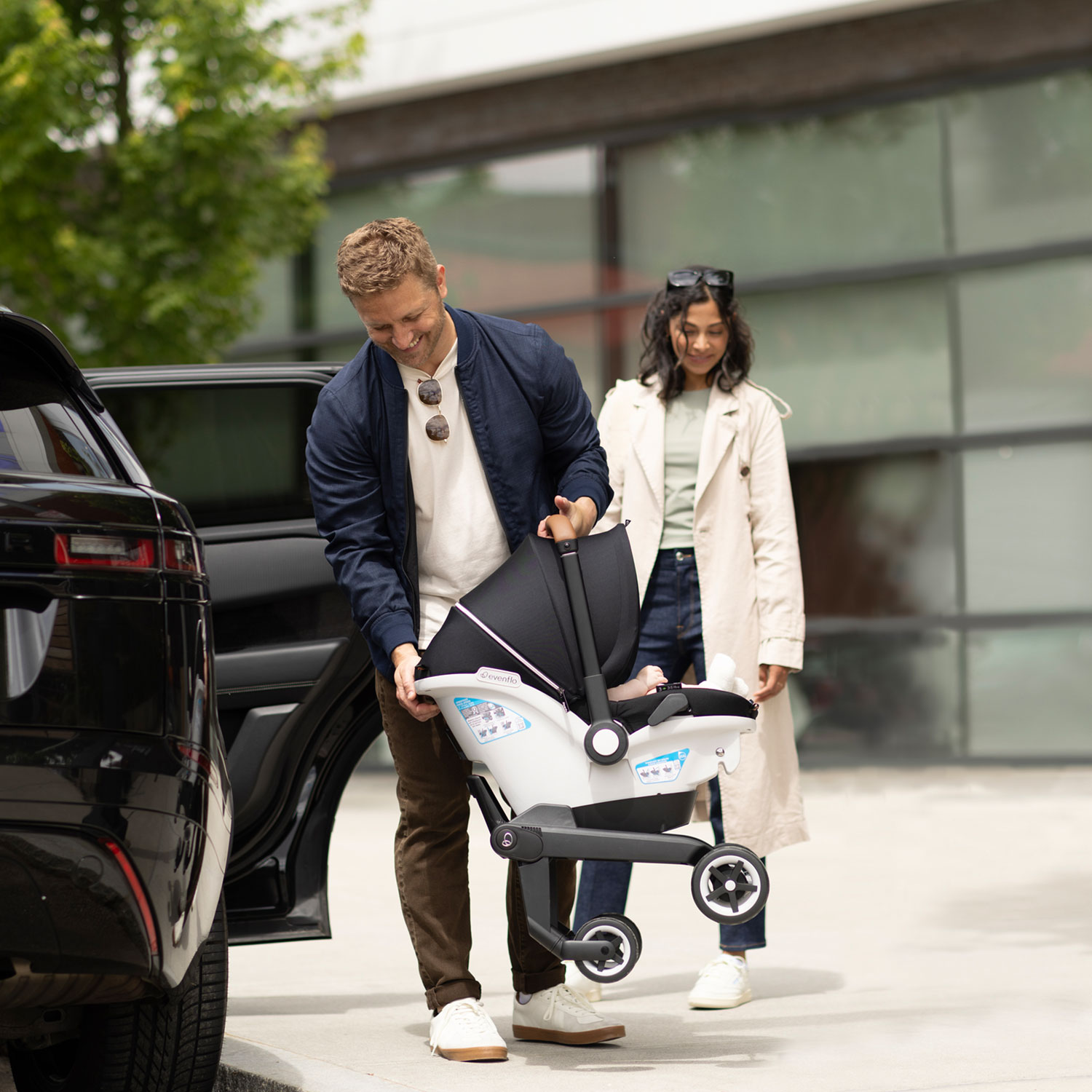 Ensemble Shyft DualRide d'Evenflo avec siège d'auto pour bébé, sac de rangement et grand auvent - Noir onyx