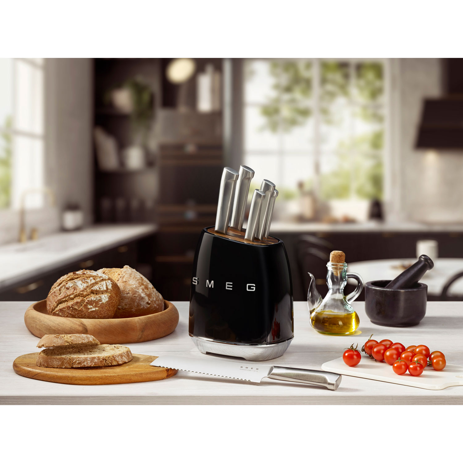 Ensemble porte-couteaux avec 6 couteaux en acier inoxydable de Smeg - Noir