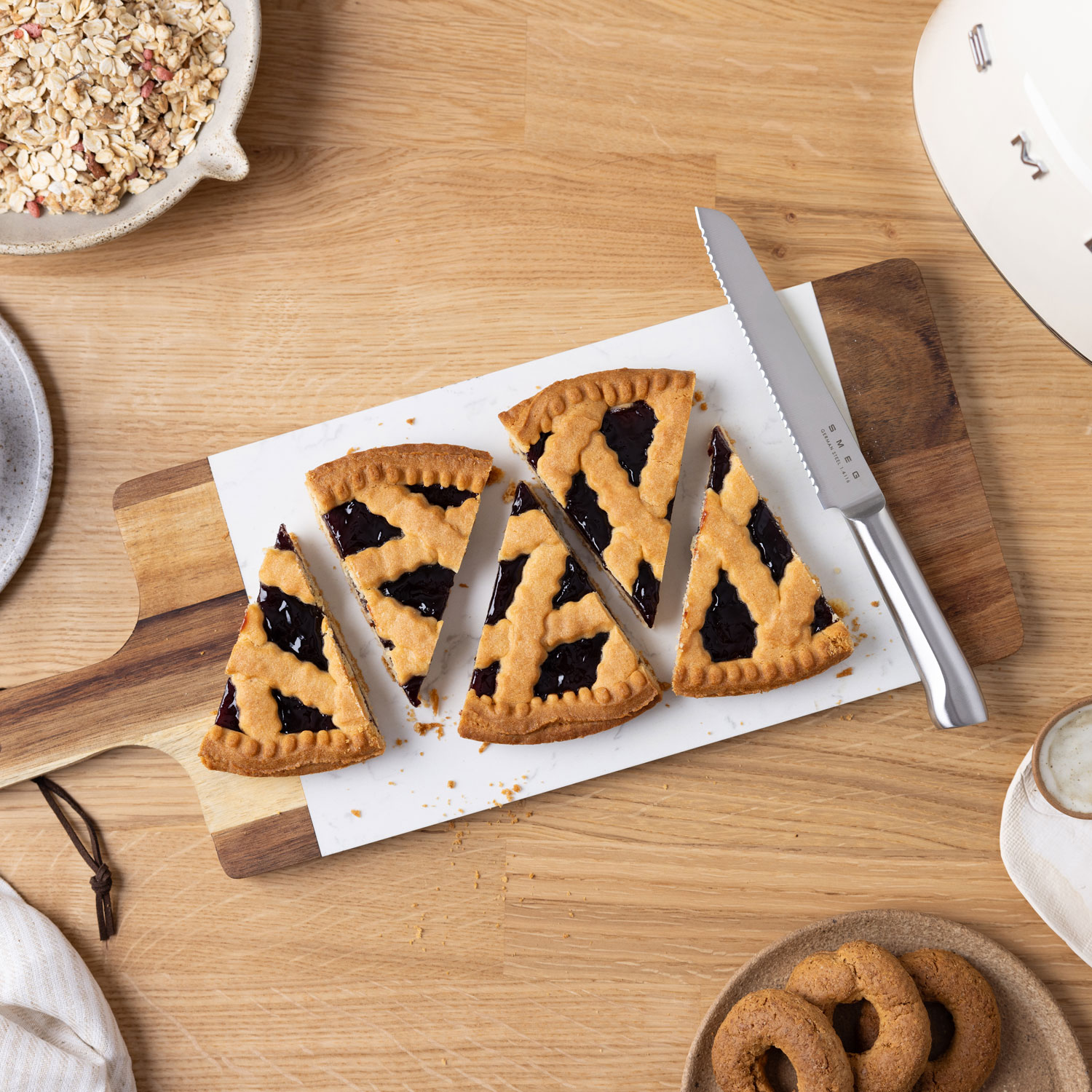 Ensemble porte-couteaux avec 6 couteaux en acier inoxydable de Smeg - Crème